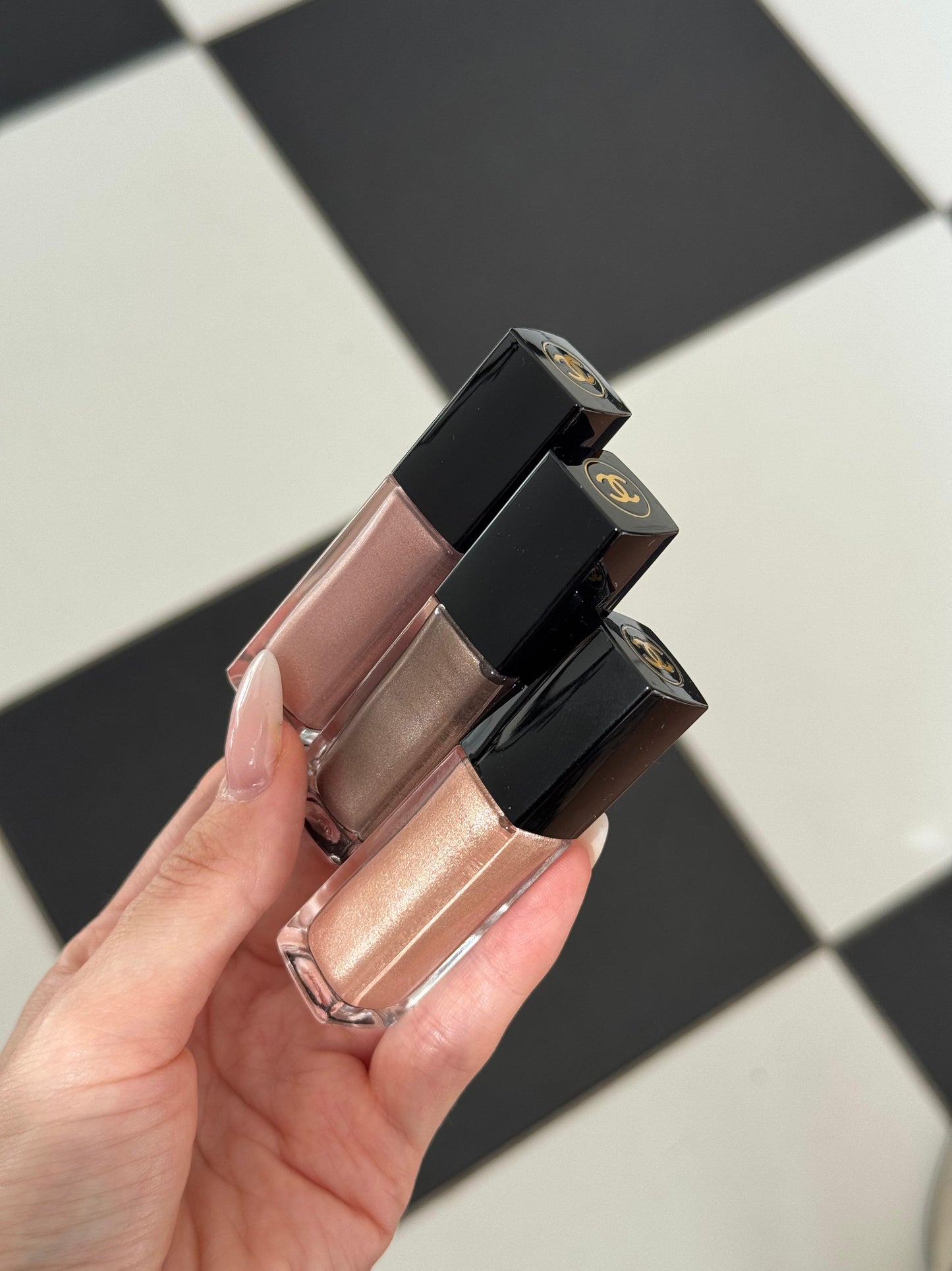 CHANEL Ombre Première Laque
Longwear Liquid Eyeshadow (22)