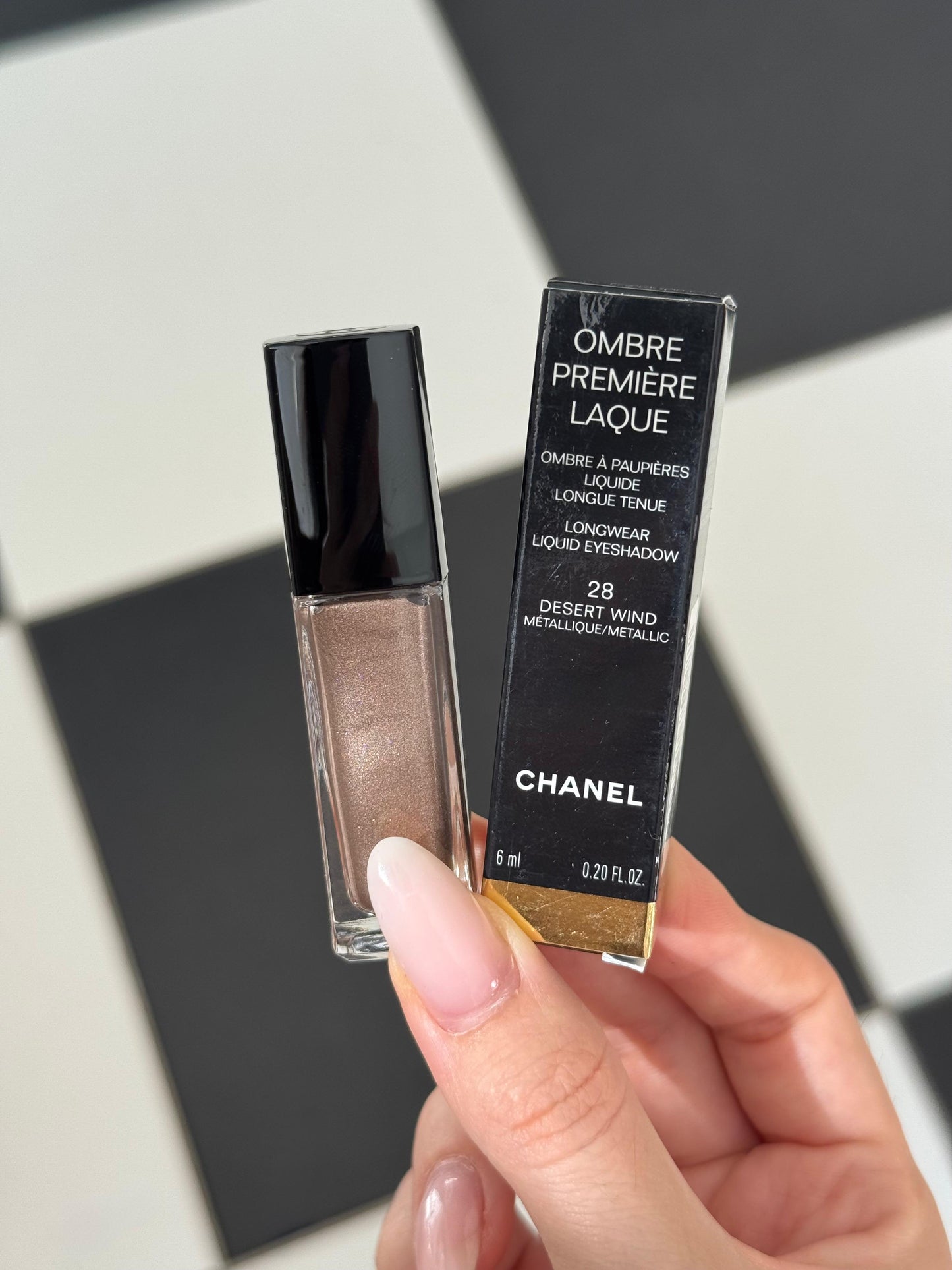 CHANEL Ombre Première Laque
Longwear Liquid Eyeshadow (28)