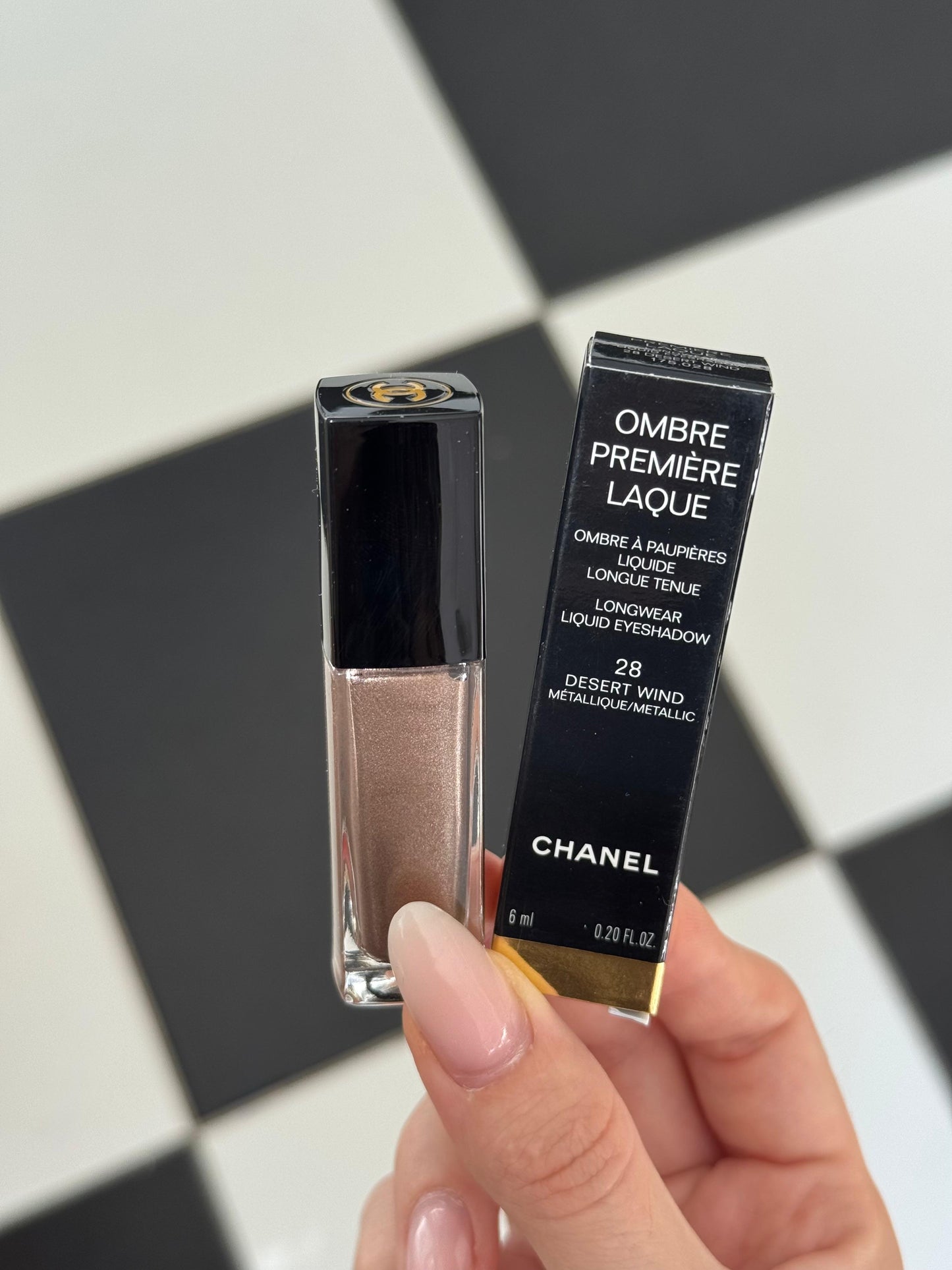 CHANEL Ombre Première Laque
Longwear Liquid Eyeshadow (28)