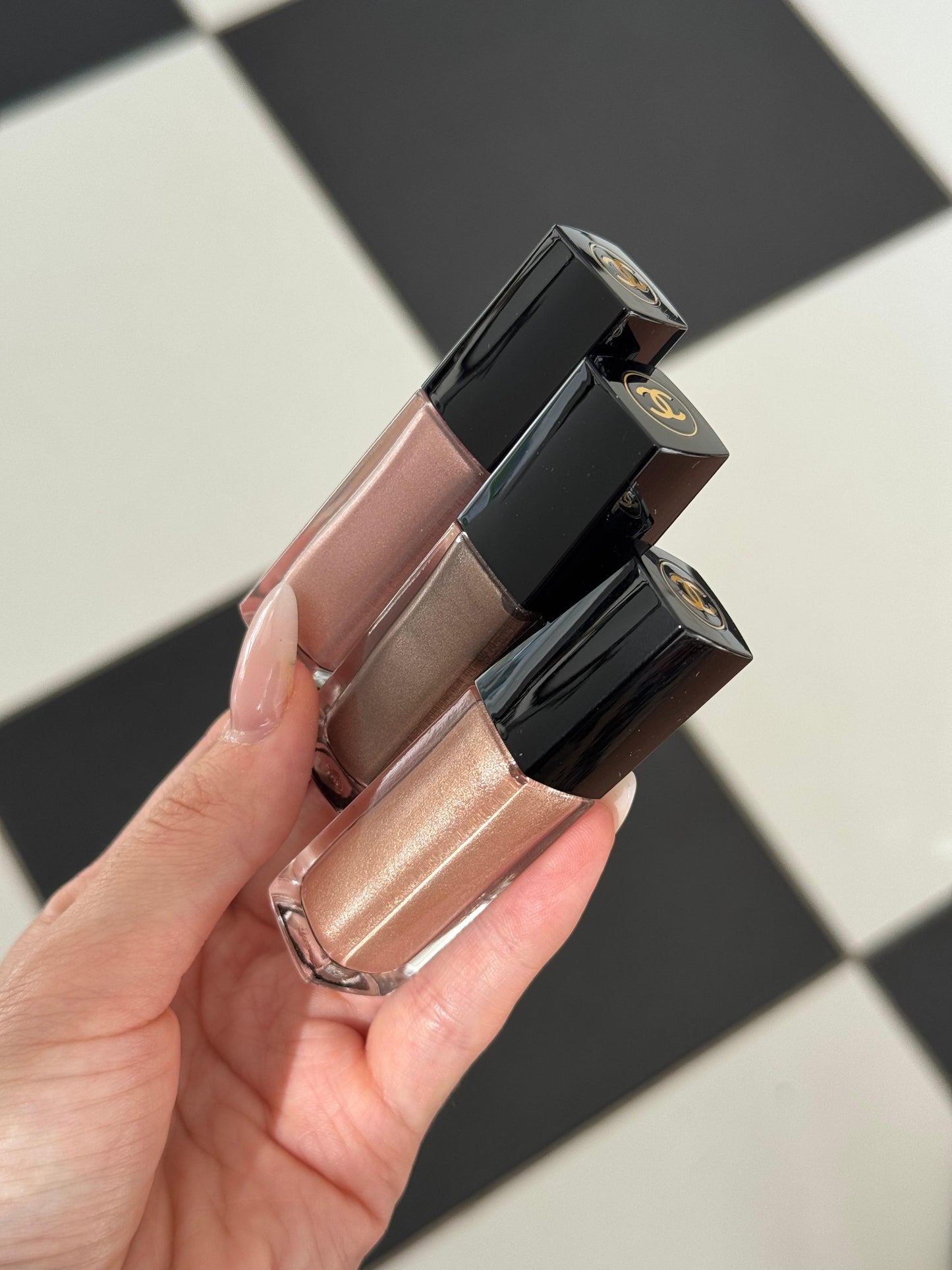 CHANEL Ombre Première Laque
Longwear Liquid Eyeshadow (28)