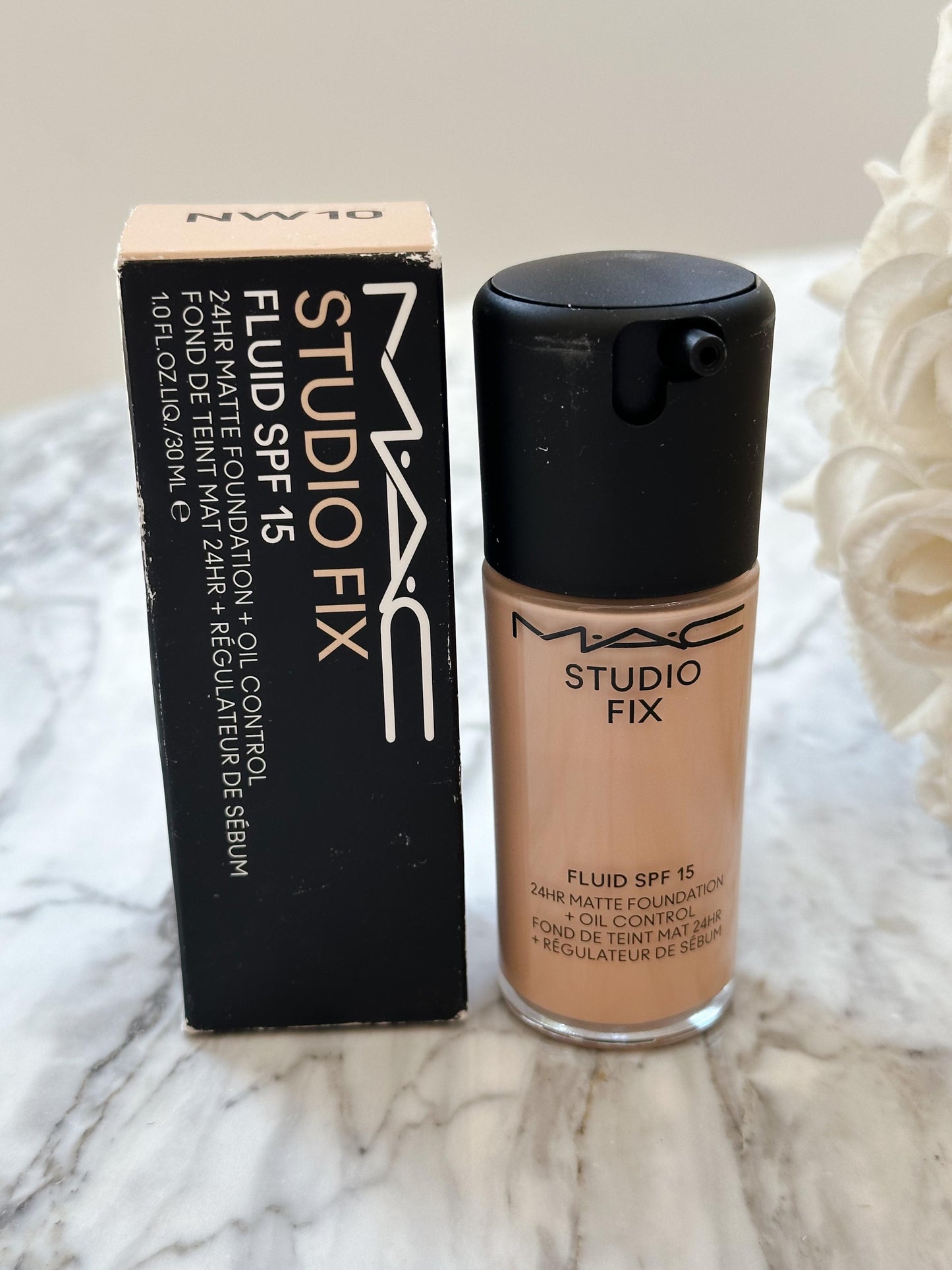 MAC Studio Fix Fluid SPF15 24H Matte Foundation + Oil Control
