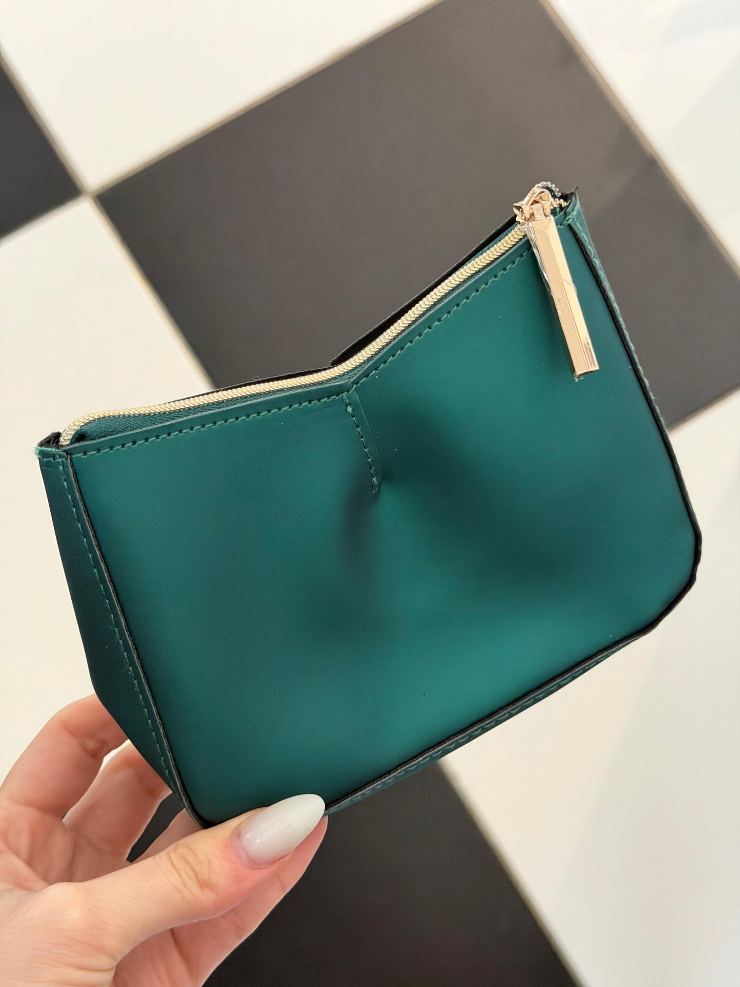 HELENA RUBINSTEIN
Beauty Pouch Gift