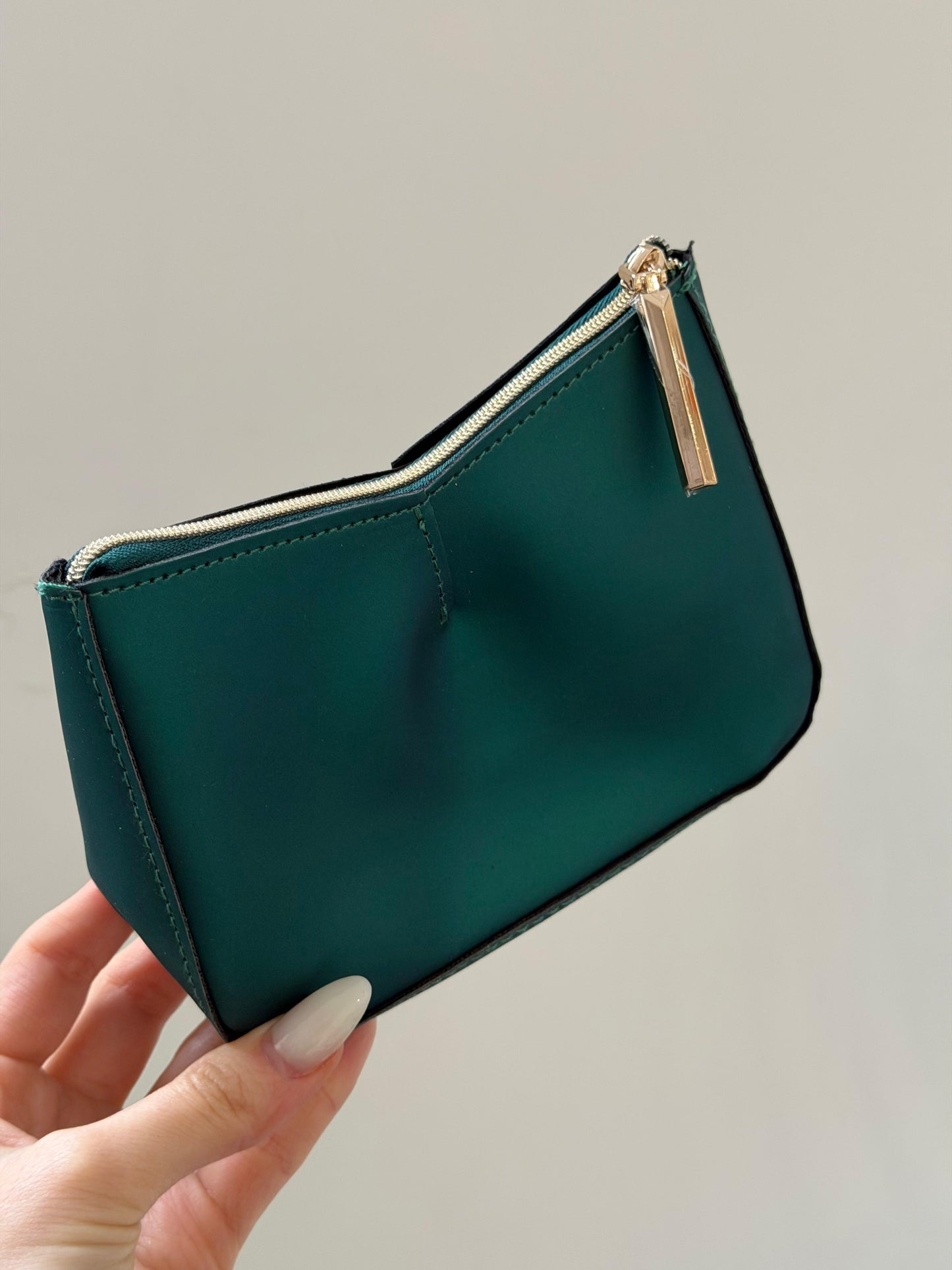 HELENA RUBINSTEIN
Beauty Pouch Gift