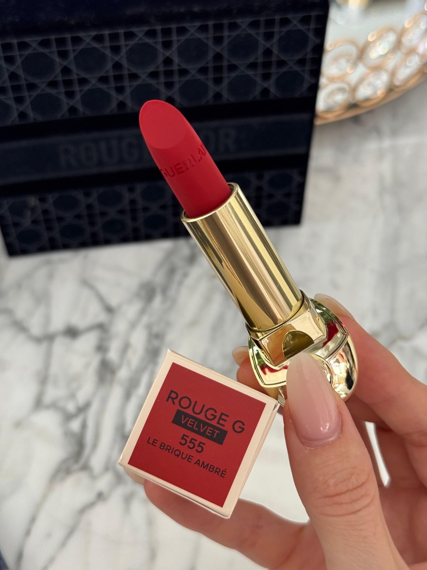 GUERLAIN Rouge G Velvet
Lipstick (555)