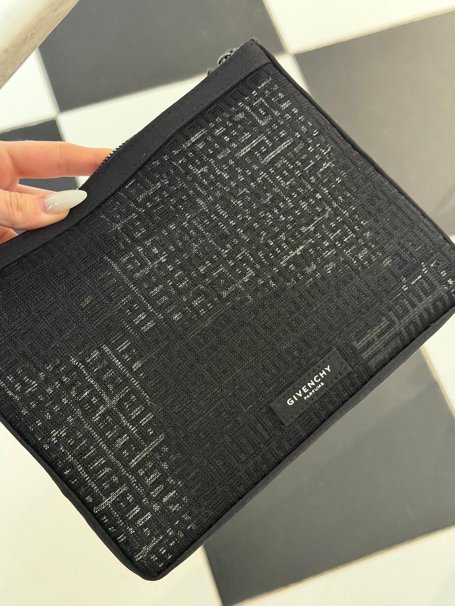 GIVENCHY
Beauty Pouch Gift