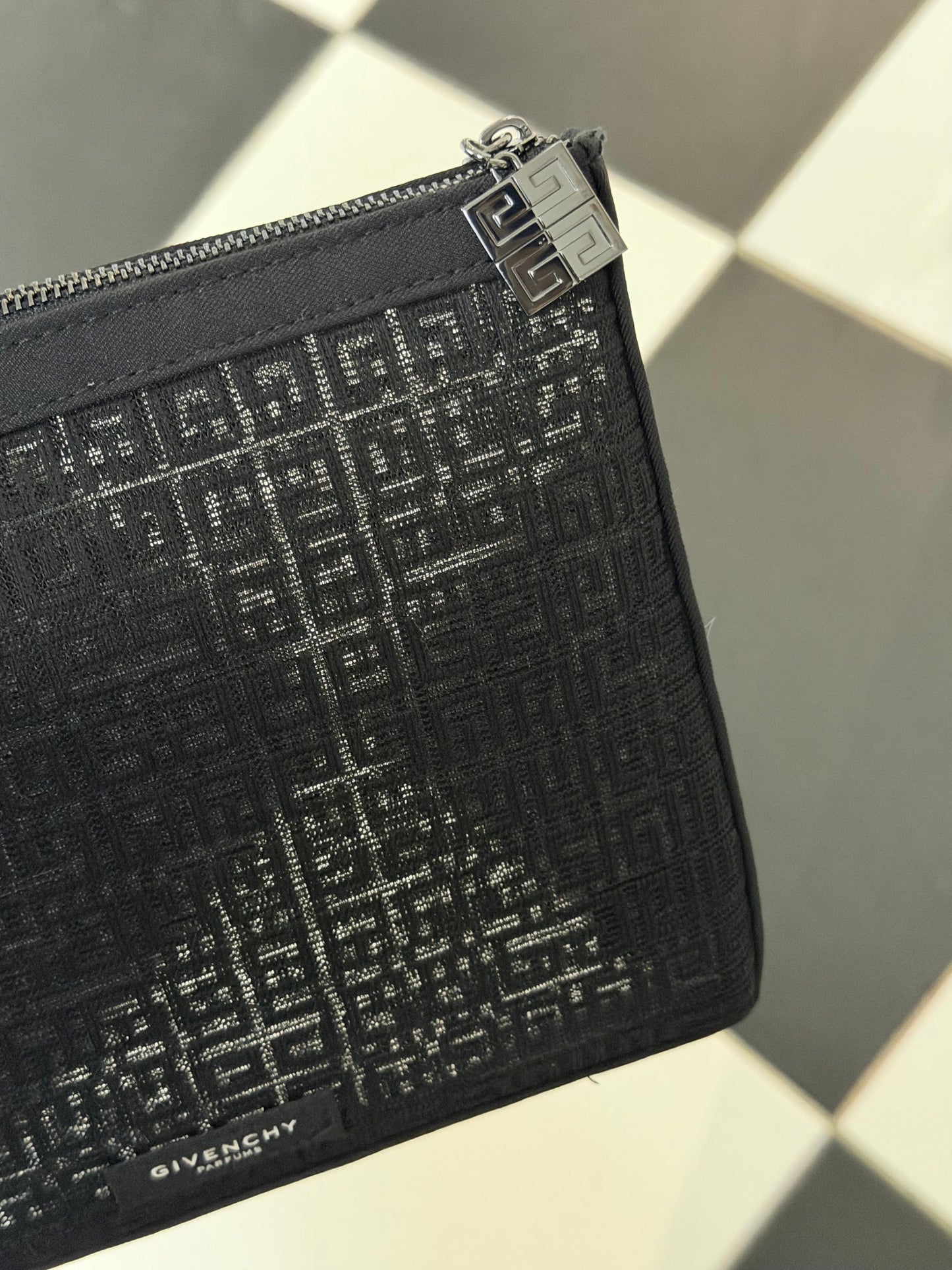 GIVENCHY
Beauty Pouch Gift