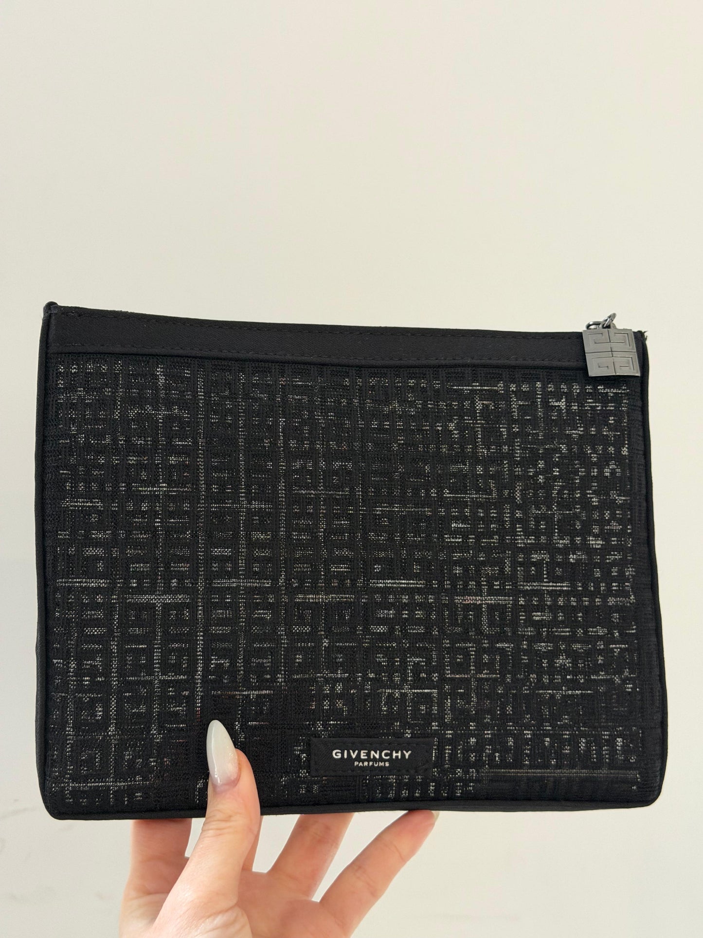 GIVENCHY
Beauty Pouch Gift