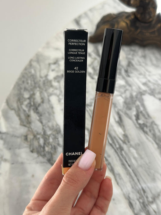 CHANEL Correcteur Perfection - 
Longwear Concealer