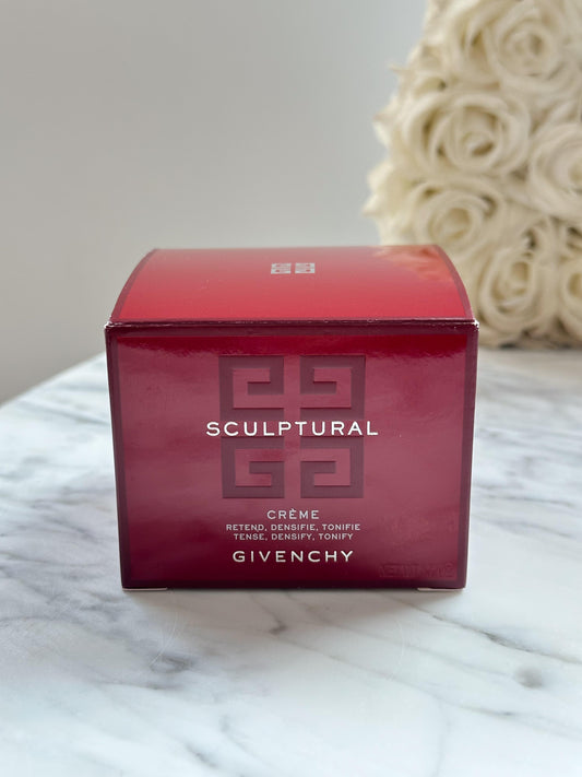 GIVENCHY
Sculptural Cream
Tense, Densify and Tonify Your Facial Contour and Volumes