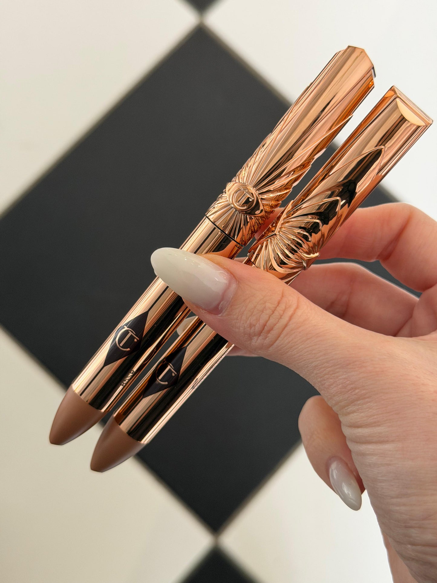 CHARLOTTE TILBURY Exagger-Eyes Easy Eye Shadow Stick - Cashmere Sculpt