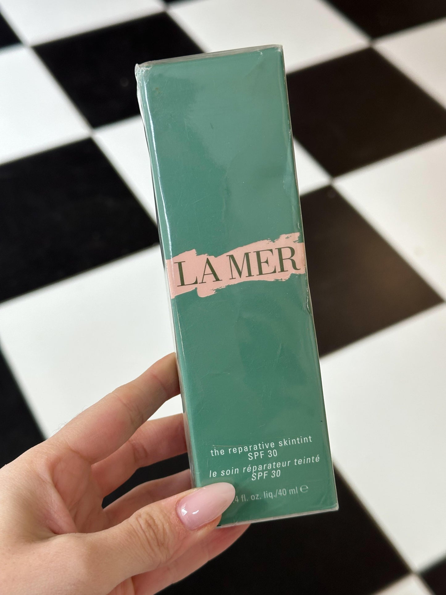 LA MER The Reparative Skintint SPF30