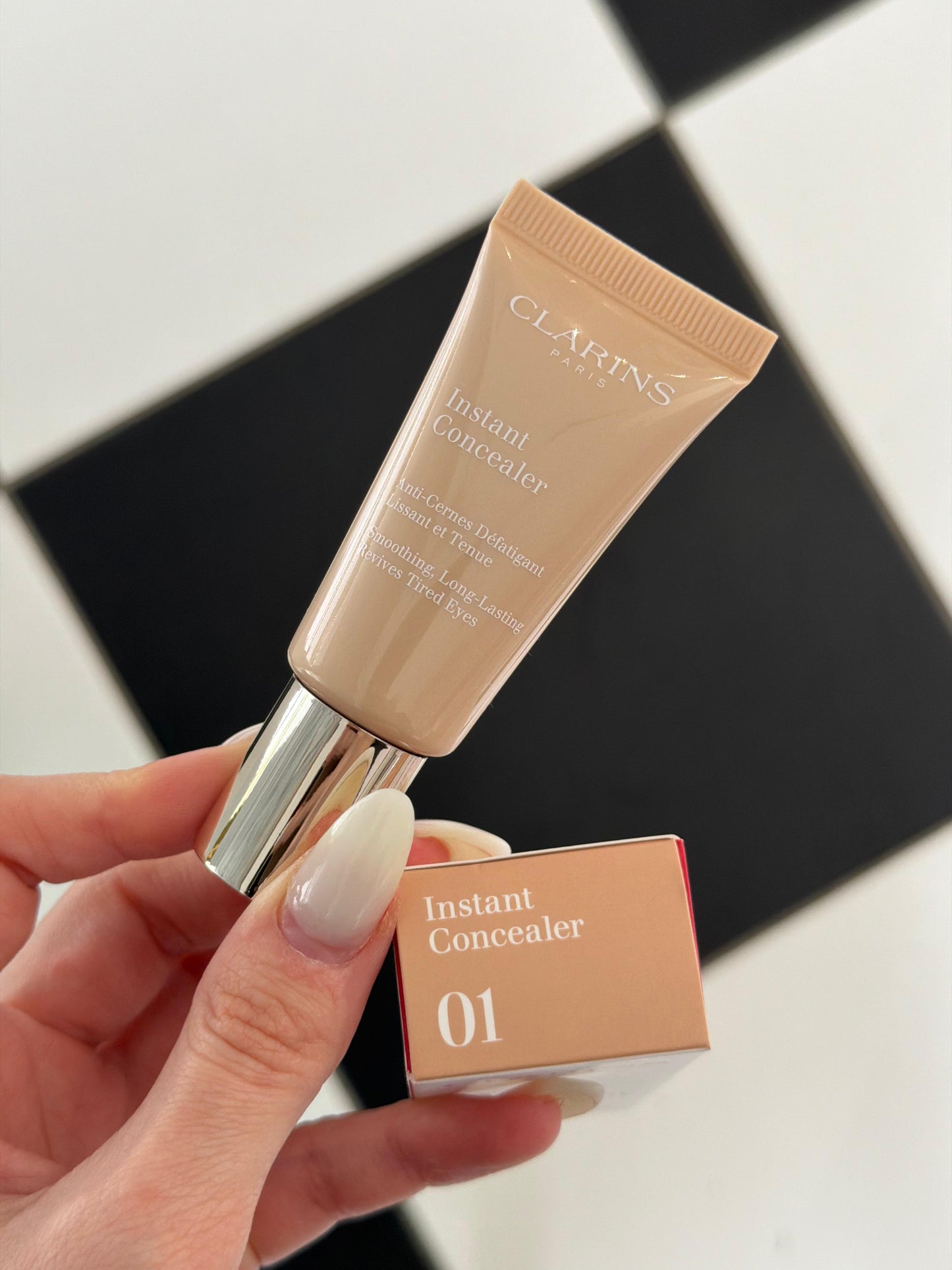 CLARINS Instant Concealer (01) Smoothing, Long-Lasting Revives Tired Eyes