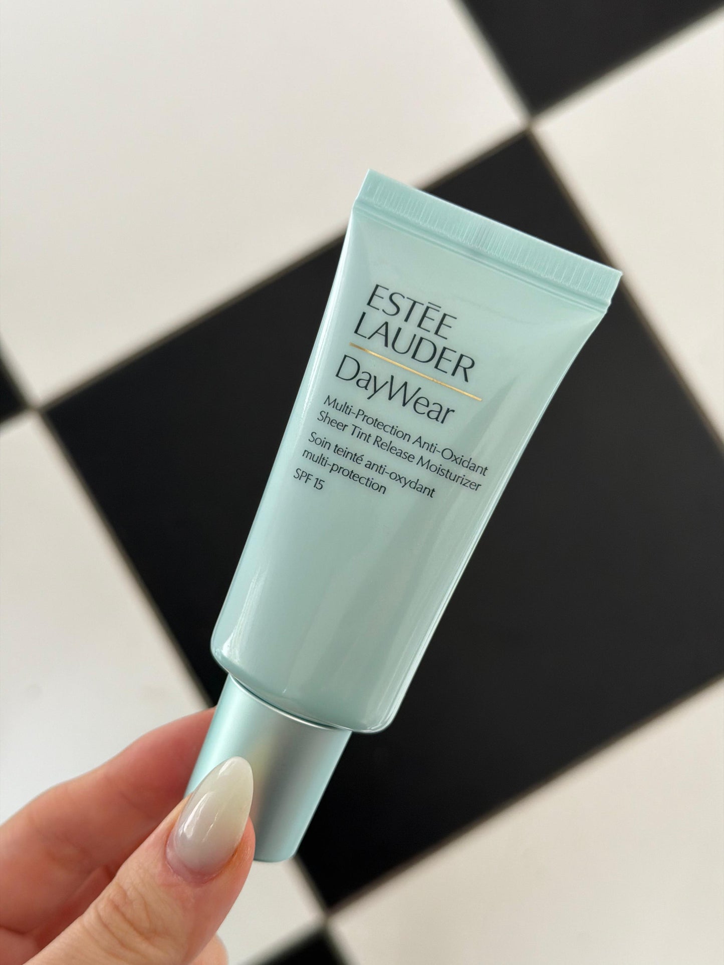 ESTÉE LAUDER DayWear
Multi-Protection Anti-Oxidant Sheer Tint Release Moisturiser SPF15