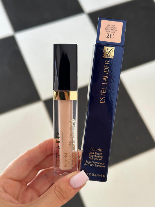 ESTÉE LAUDER Futurist
Soft Touch Brightening Skincealer Concealer (2C)