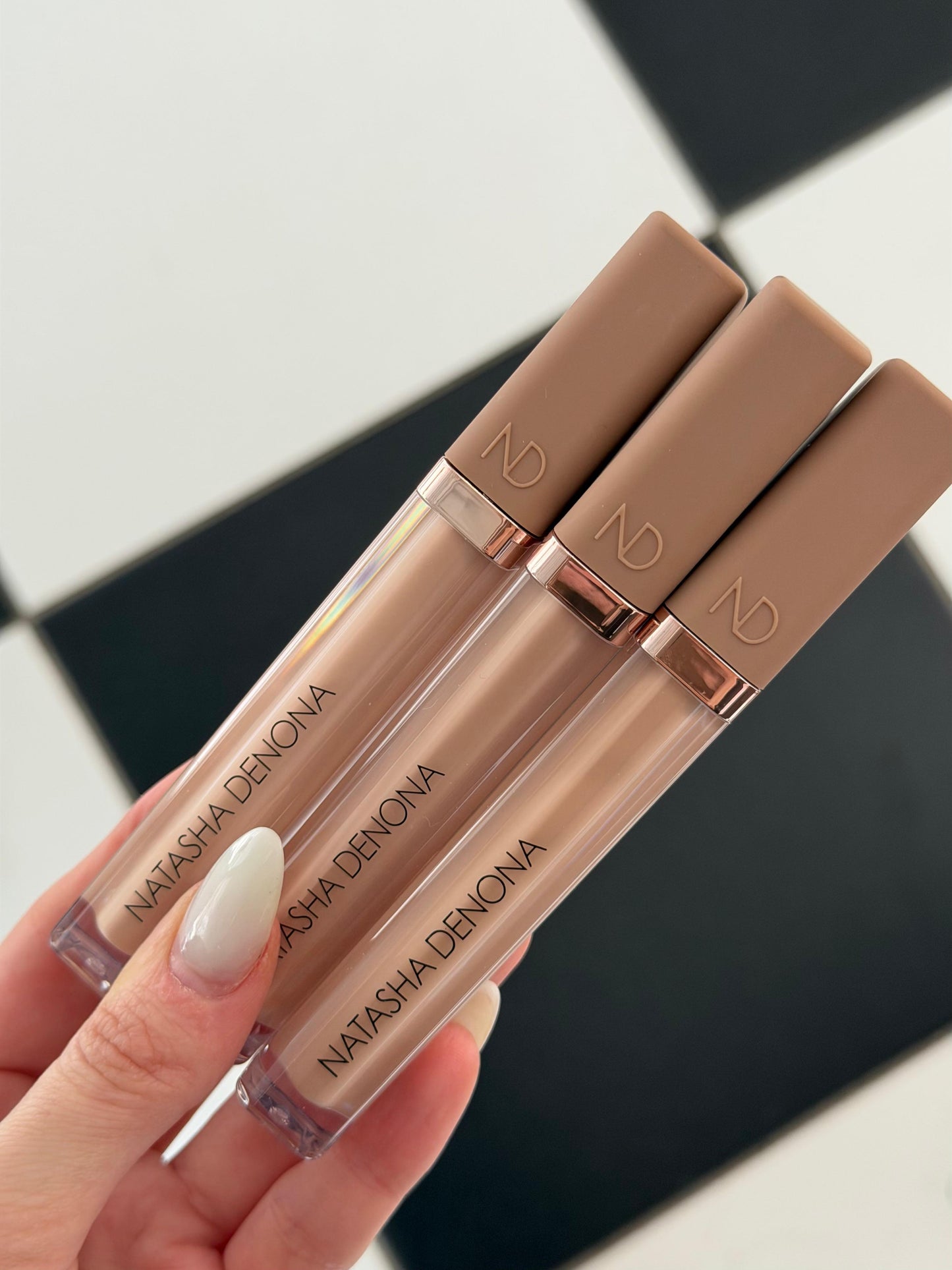 NATASHA DENONA Hy-Glam
Brightening & Hydrating Crease-Proof Serum Concealer (RN3)