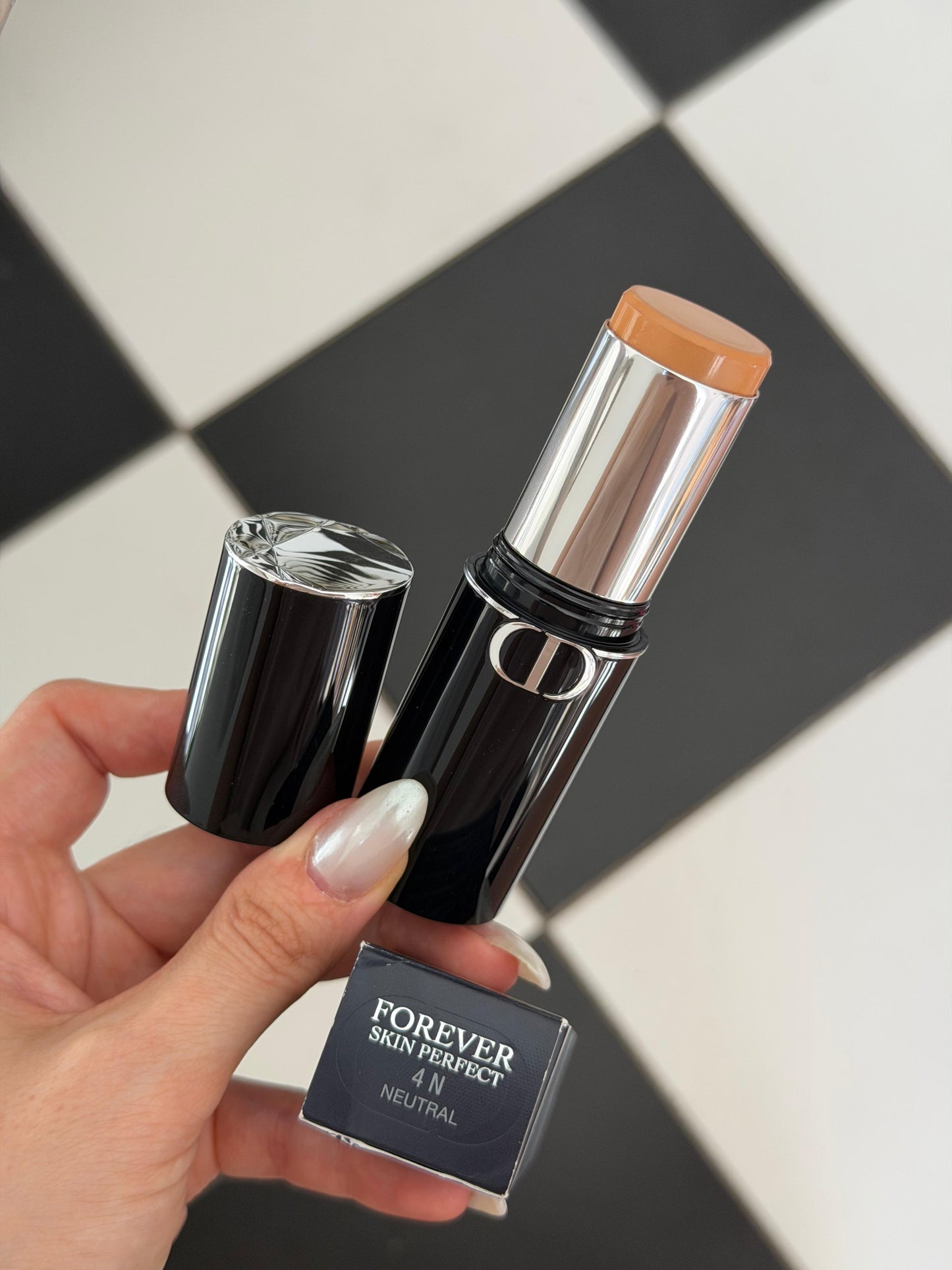DIOR Forever Skin Perfect (4N)
Multi-Use Foundation Stick - Blur Perfection - 24H Wear and Hydration