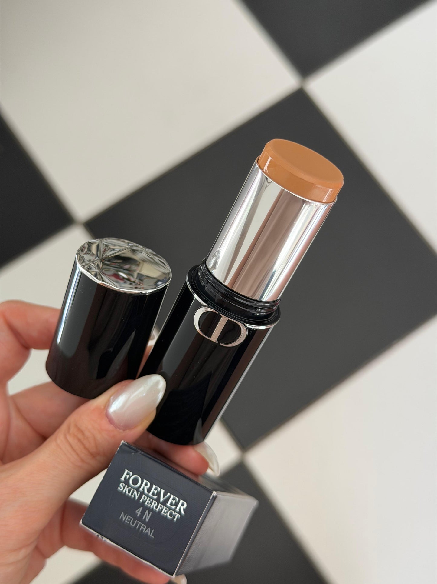 DIOR Forever Skin Perfect (4N)
Multi-Use Foundation Stick - Blur Perfection - 24H Wear and Hydration