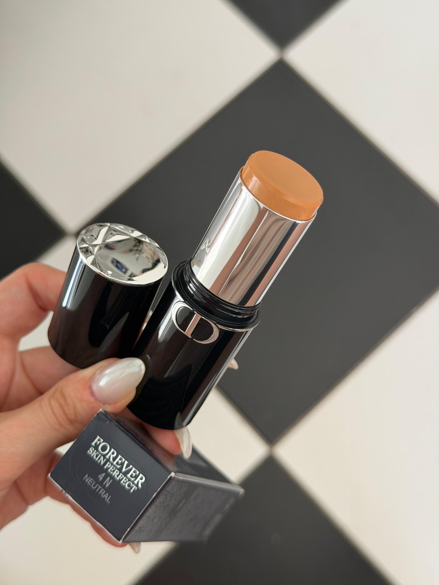 DIOR Forever Skin Perfect (4N)
Multi-Use Foundation Stick - Blur Perfection - 24H Wear and Hydration
