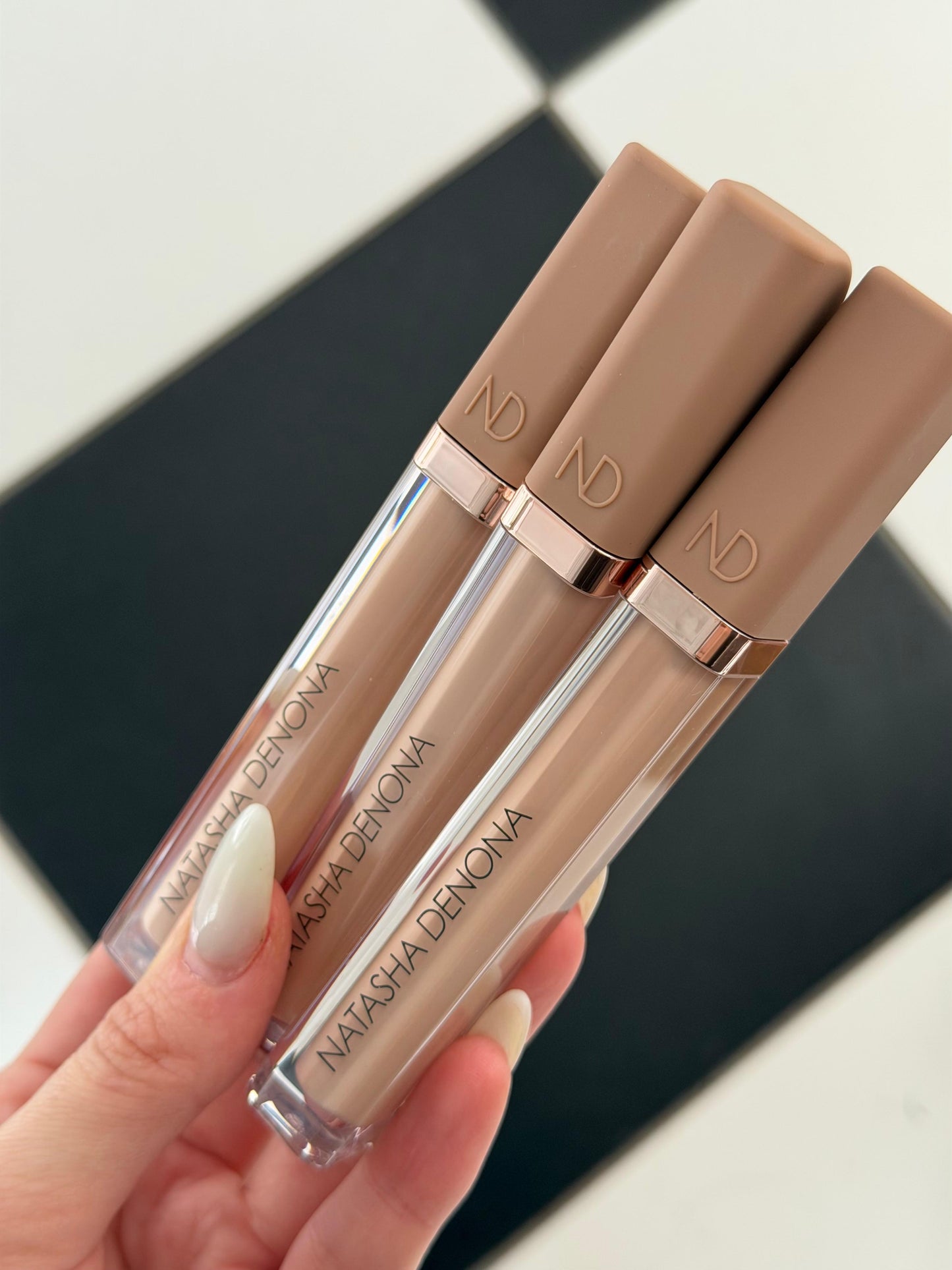 NATASHA DENONA Hy-Glam
Brightening & Hydrating Crease-Proof Serum Concealer (RN3)