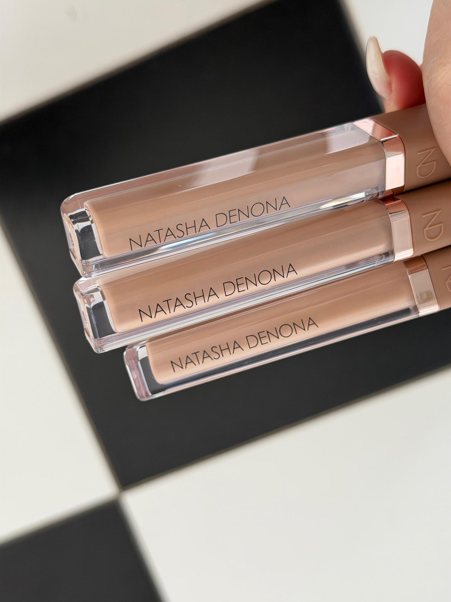 NATASHA DENONA Hy-Glam
Brightening & Hydrating Crease-Proof Serum Concealer (RN3)