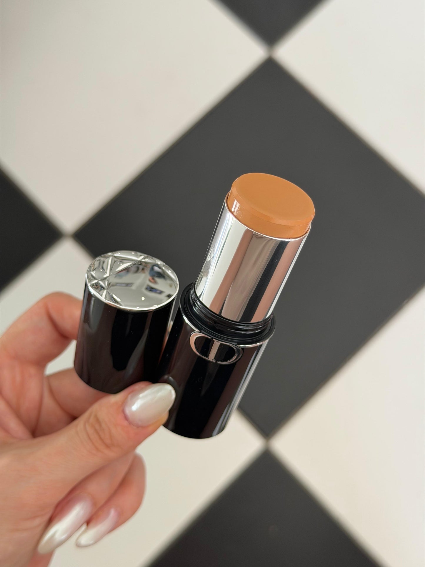 DIOR Forever Skin Perfect (4N)
Multi-Use Foundation Stick - Blur Perfection - 24H Wear and Hydration