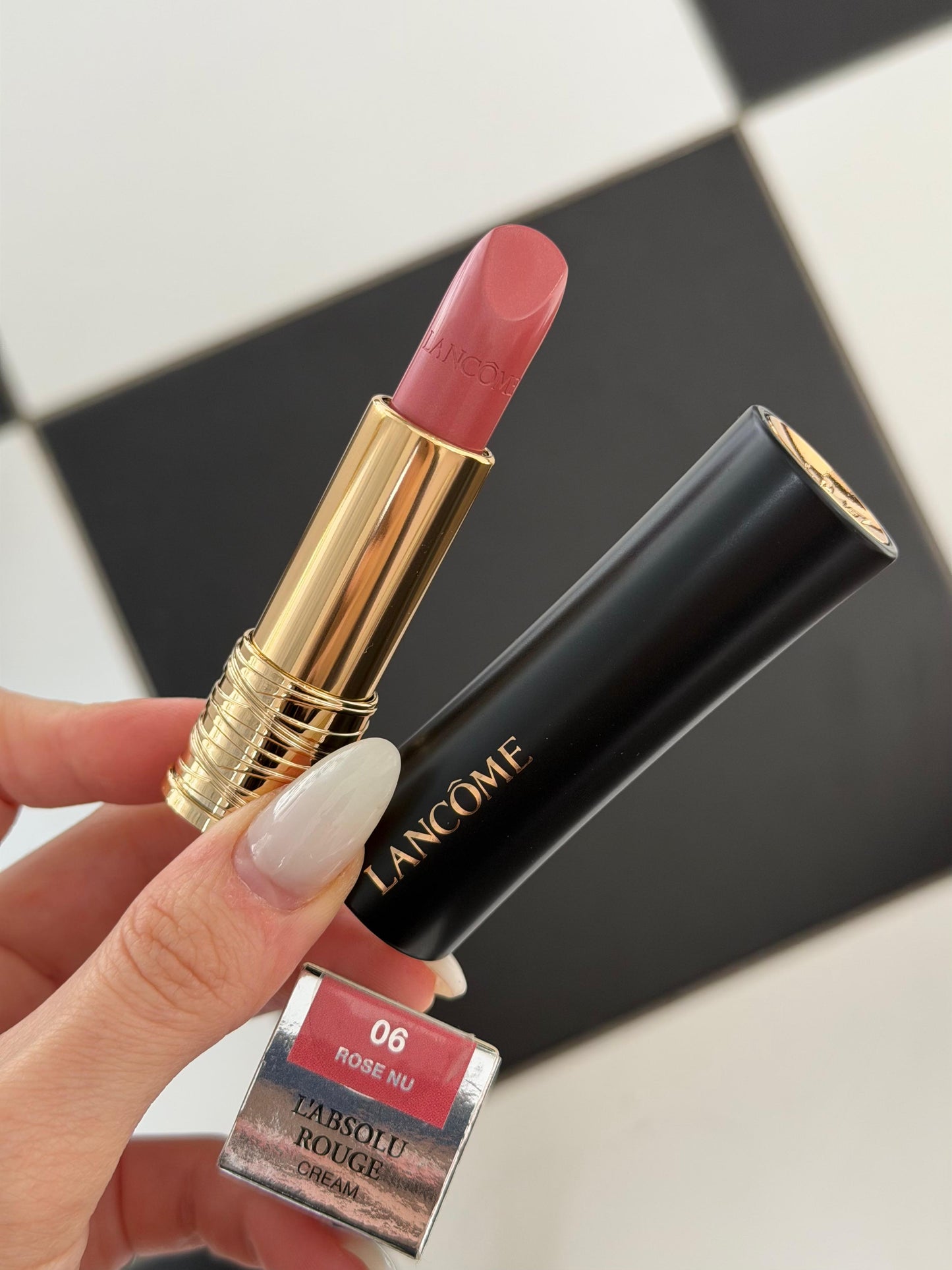 LANCÔME (06)
L'Absolu Rouge Cream Lipstick
Luminous Cream Finish 18H