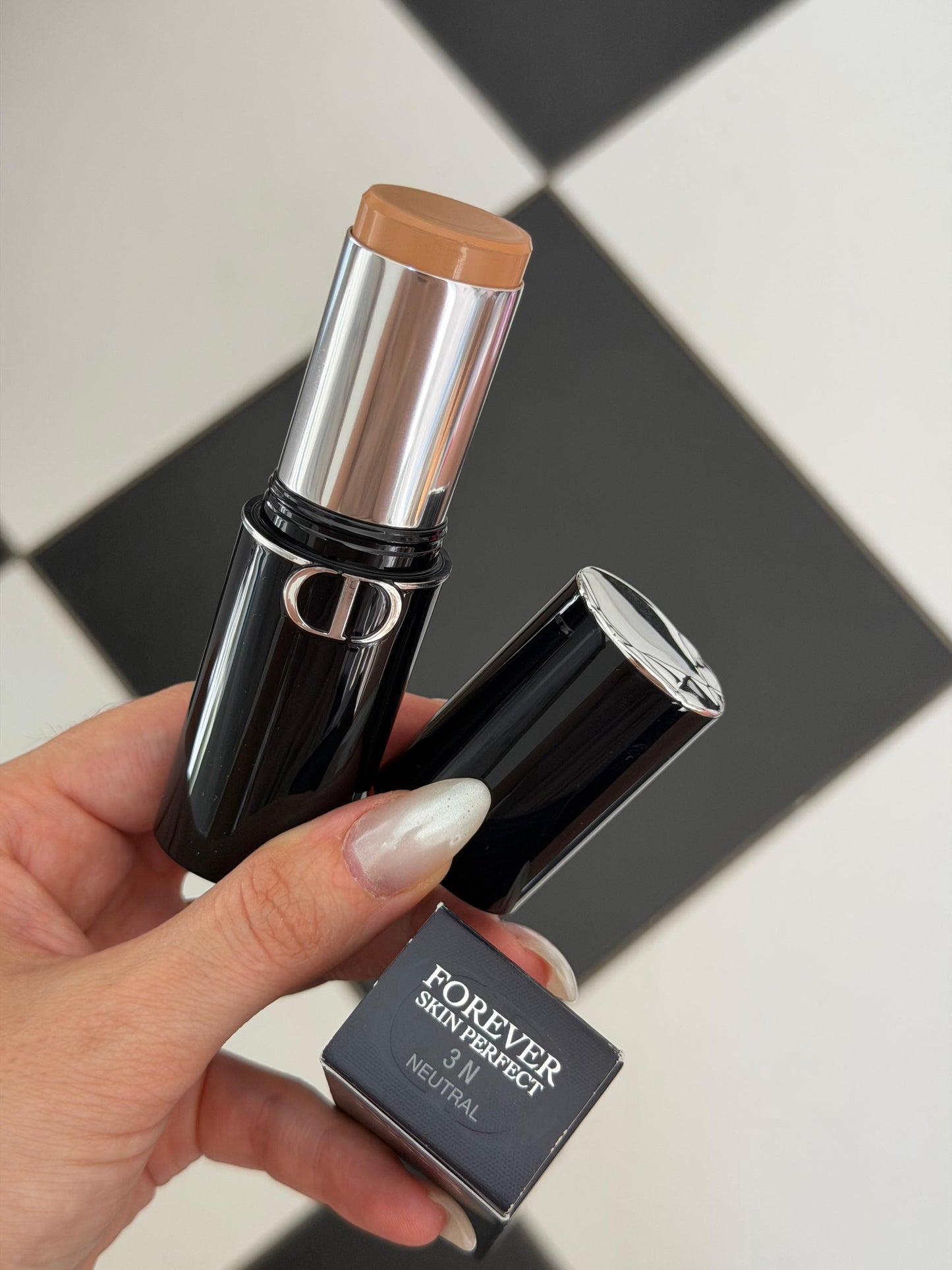 DIOR Forever Skin Perfect (3N)
Multi-Use Foundation Stick - Blur Perfection - 24H Wear and Hydration