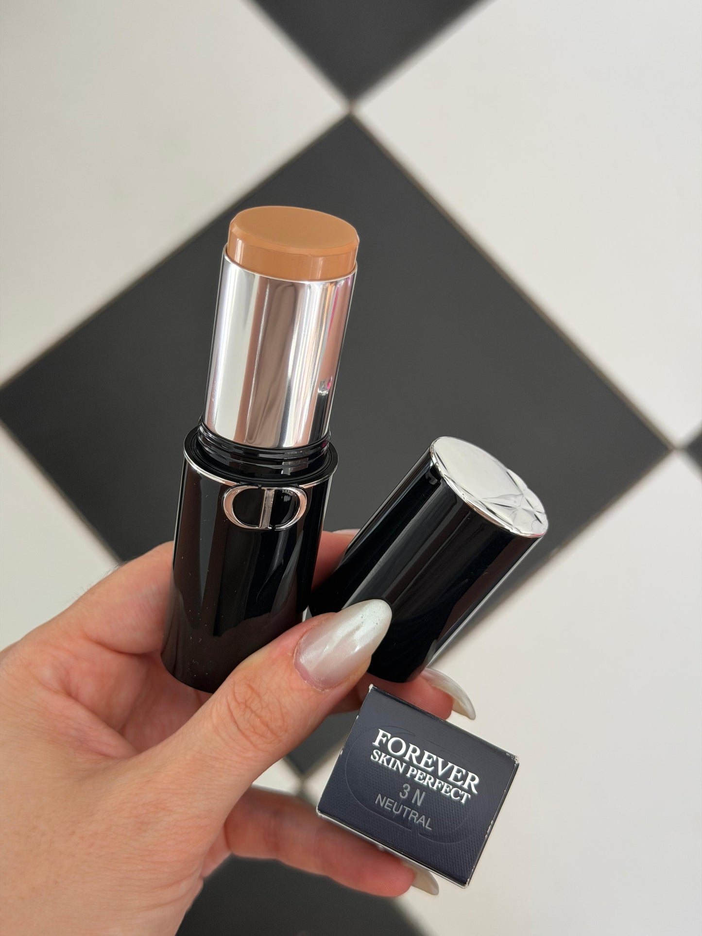 DIOR Forever Skin Perfect (3N)
Multi-Use Foundation Stick - Blur Perfection - 24H Wear and Hydration