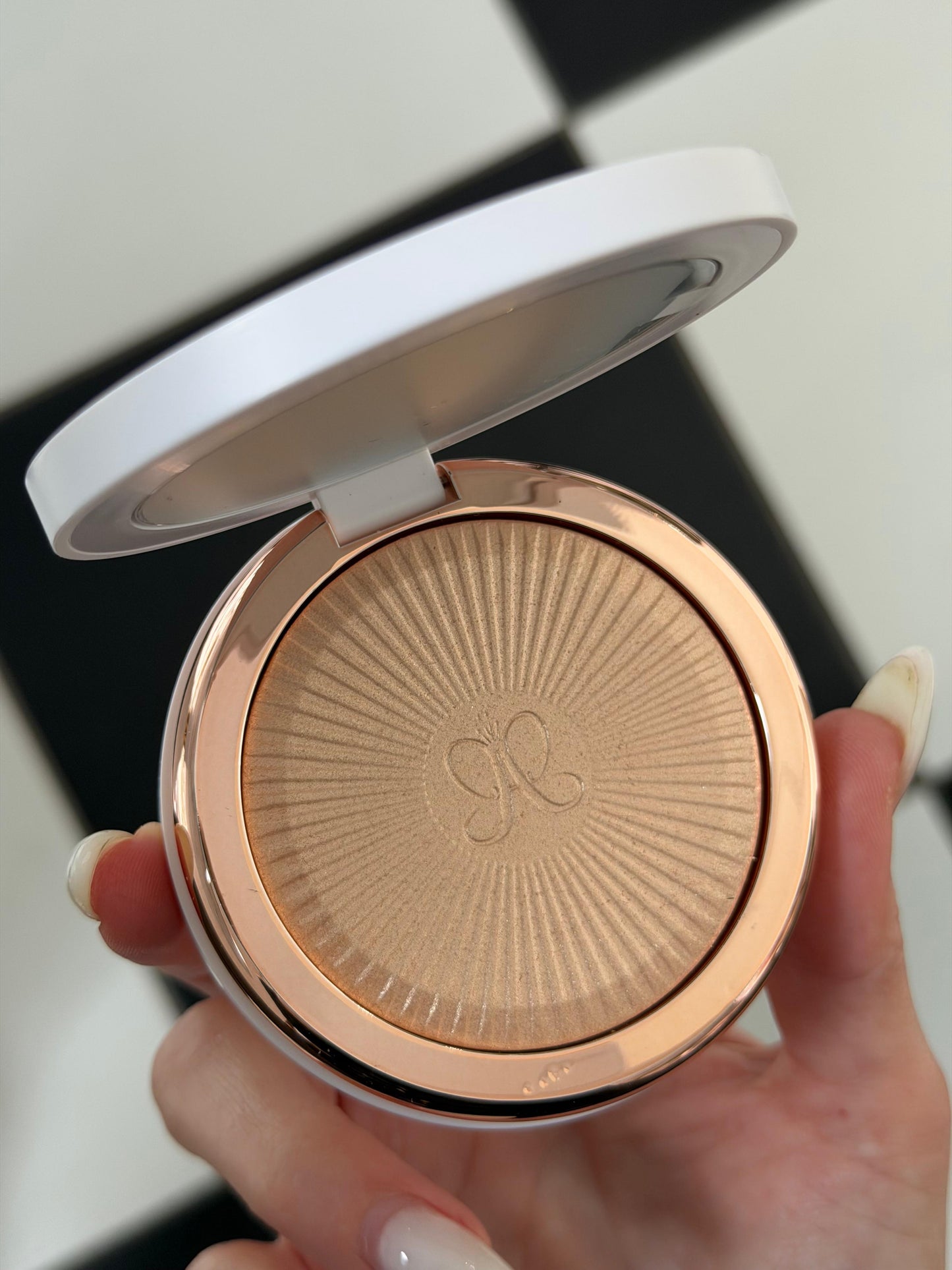 ANASTASIA BEVERLY HILLS
Glow Seeker Highlighter - Sun Idol
Illuminating Powder Radiance