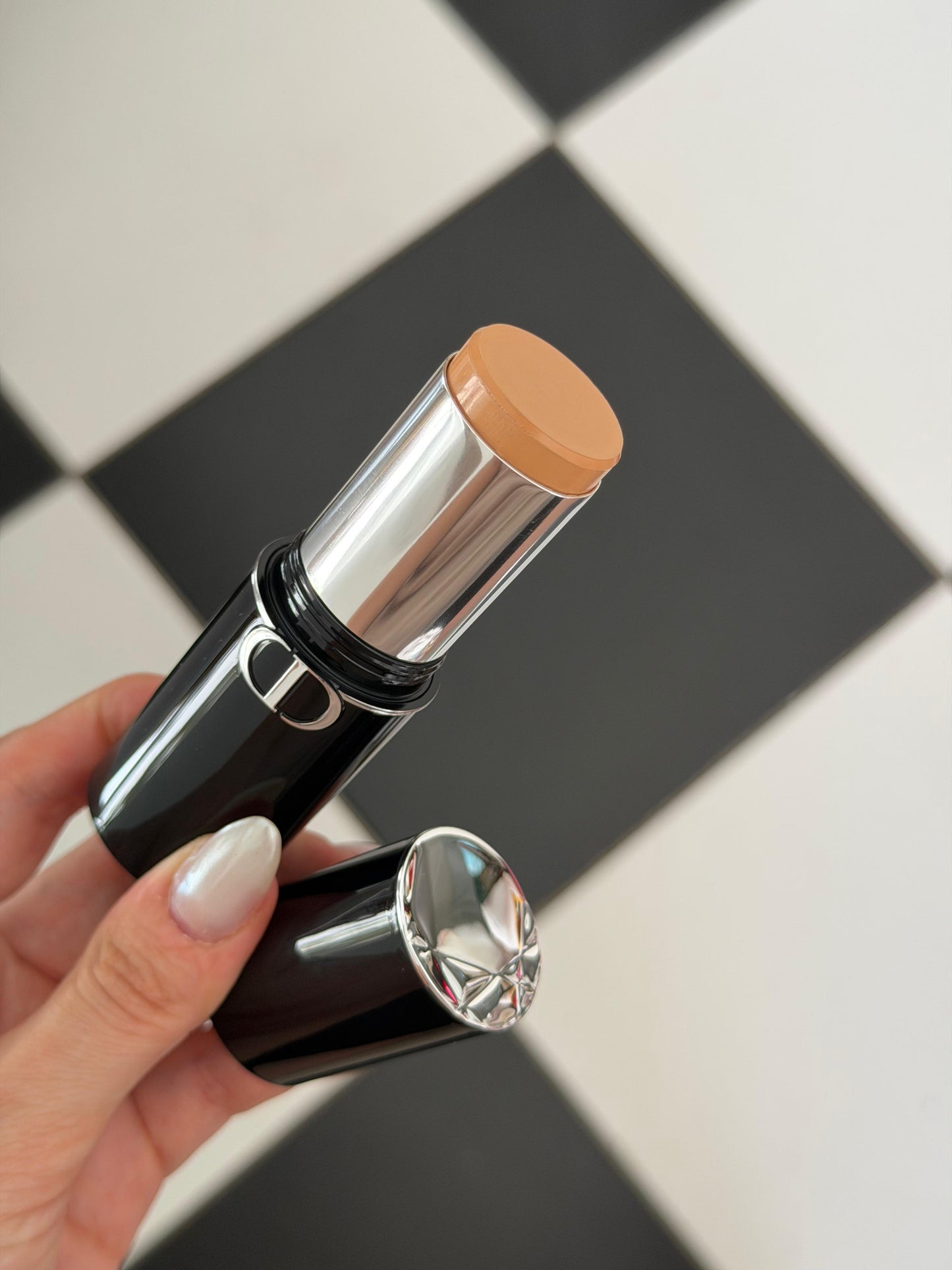 DIOR Forever Skin Perfect (3N)
Multi-Use Foundation Stick - Blur Perfection - 24H Wear and Hydration