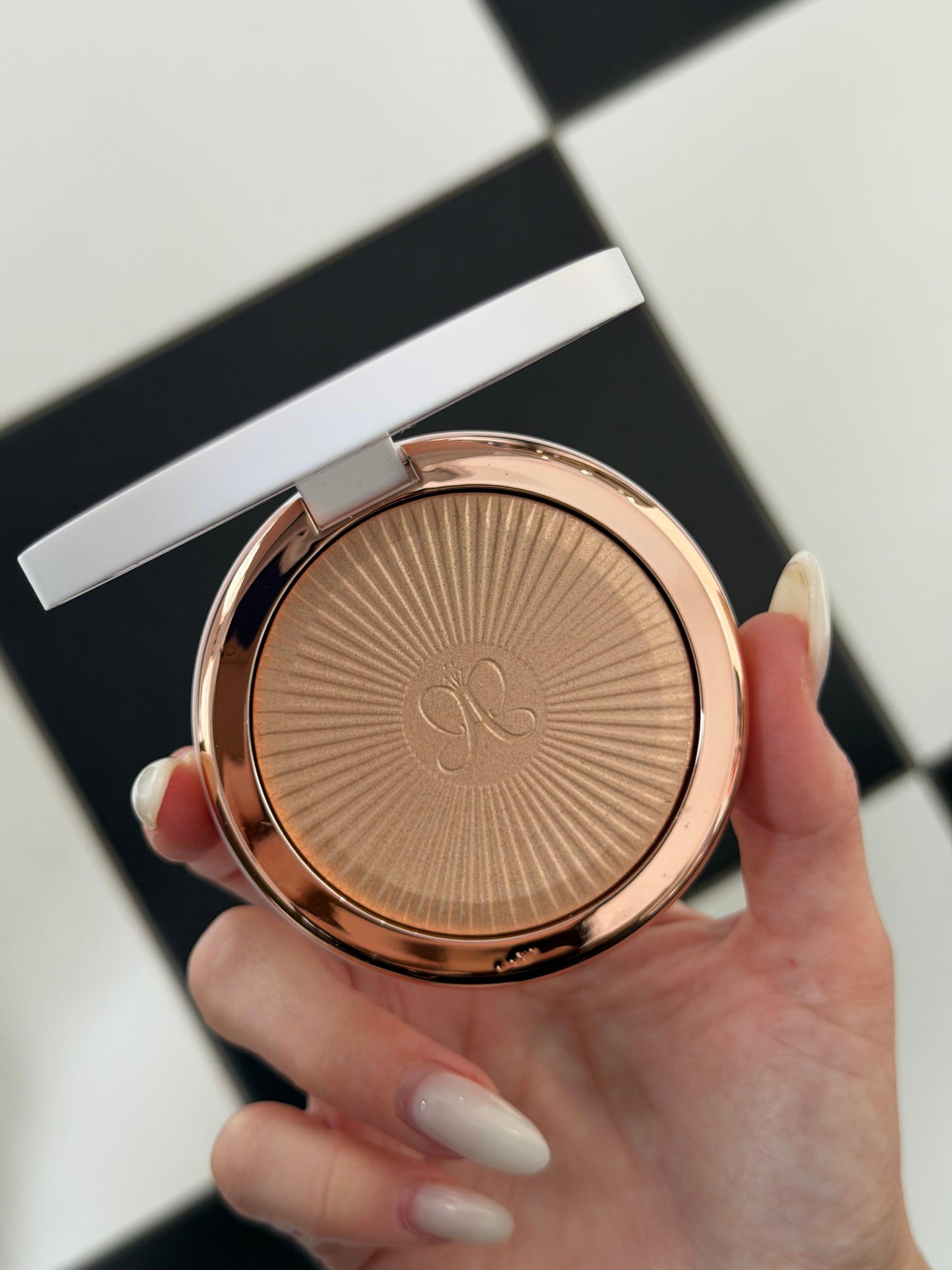ANASTASIA BEVERLY HILLS
Glow Seeker Highlighter - Sun Idol
Illuminating Powder Radiance
