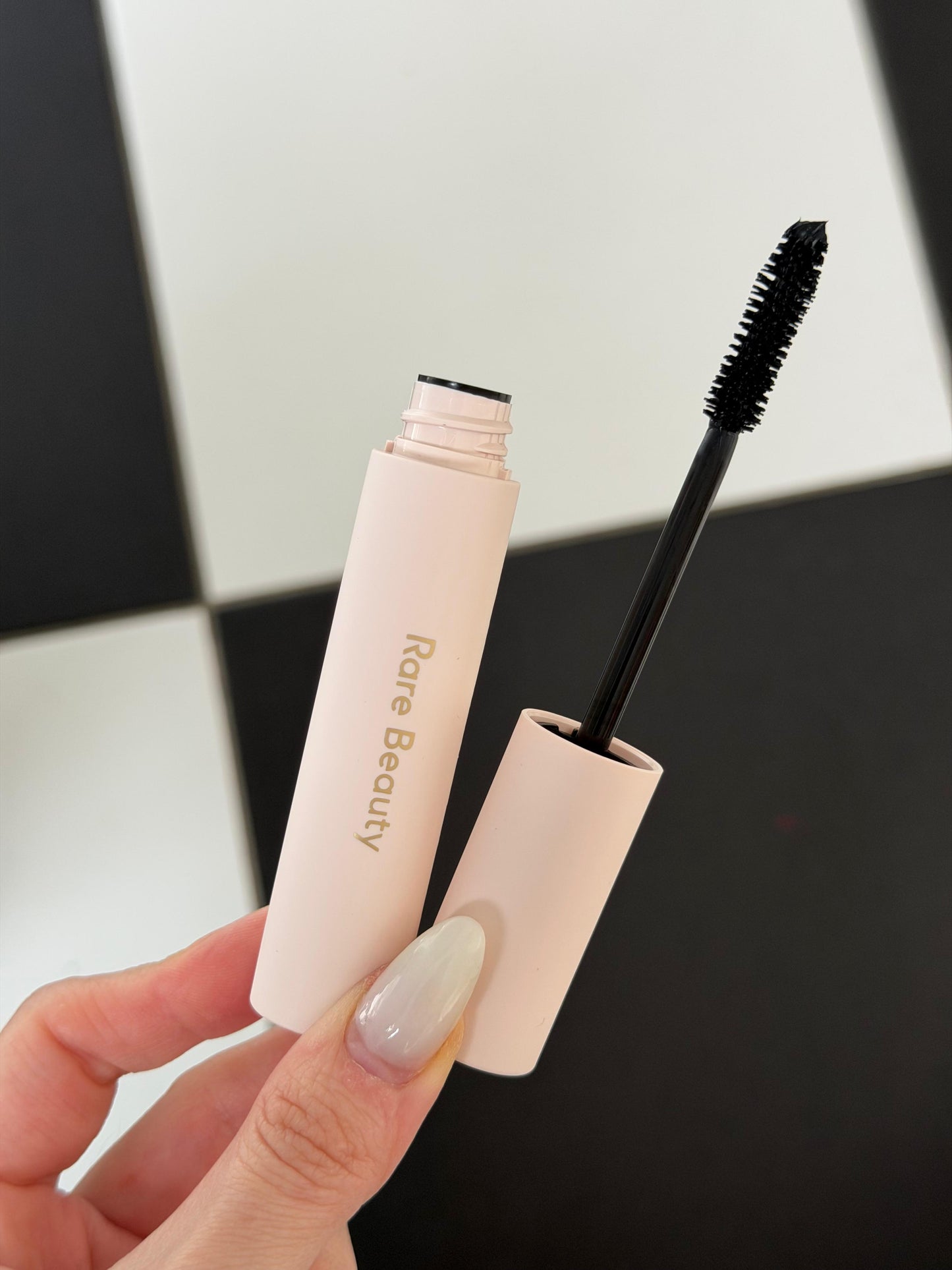 RARE BEAUTY Perfect Strokes Universal Volumizing Mascara