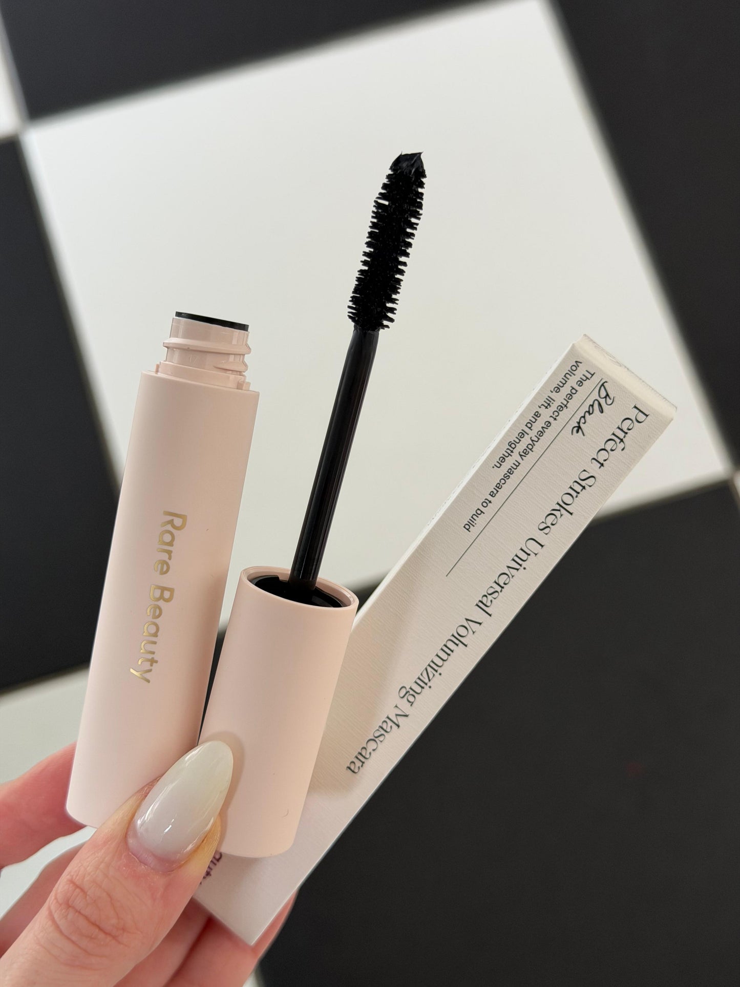 RARE BEAUTY Perfect Strokes Universal Volumizing Mascara