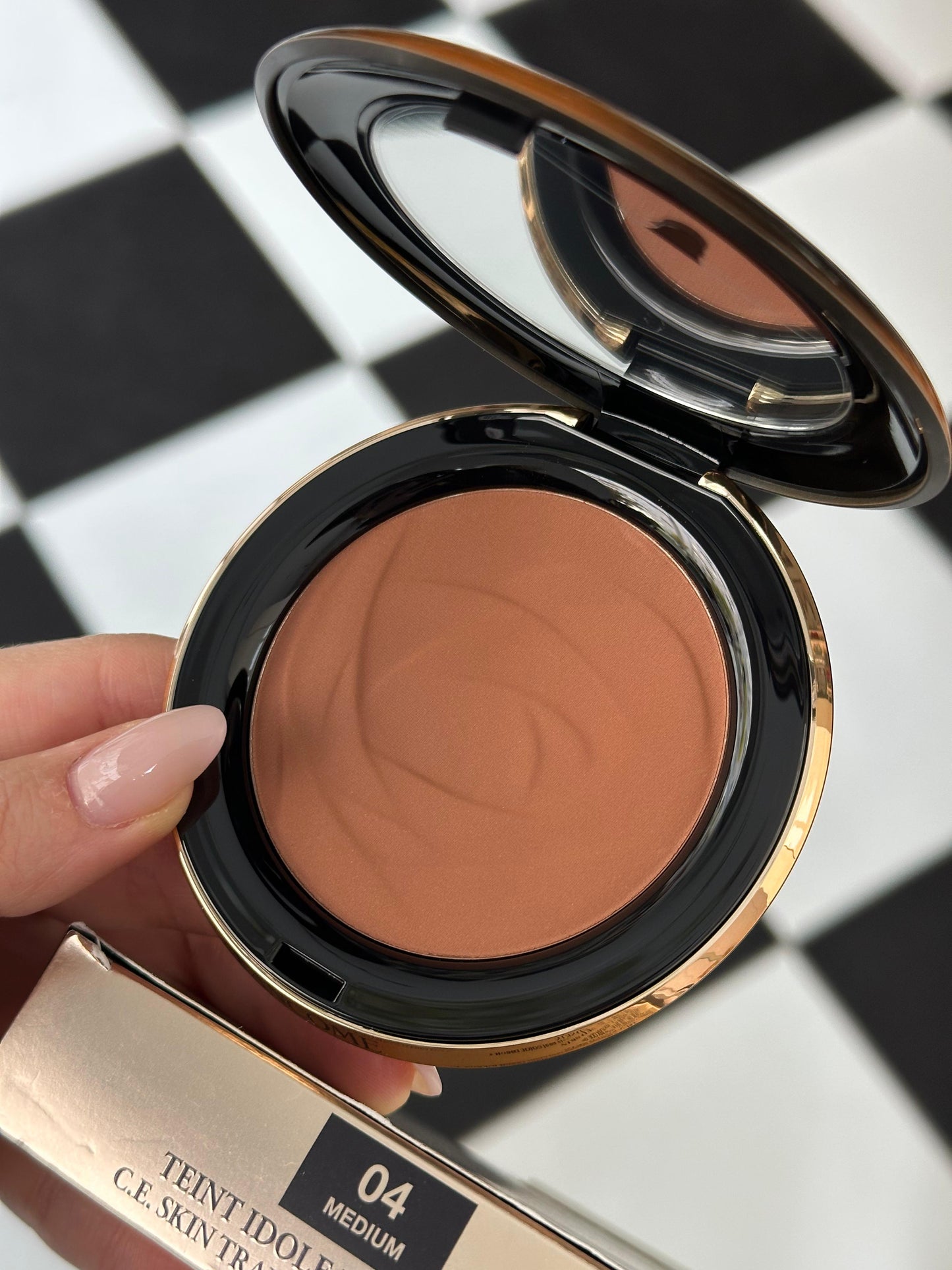 LANCOME Teint Idole Ultra Wear C.E Skin Transforming Bronzer (04)