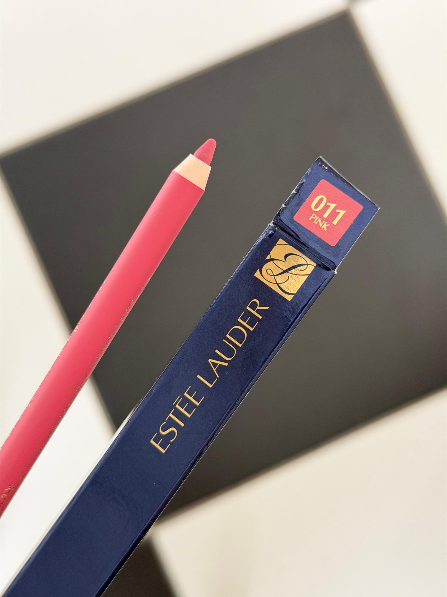 ESTÉE LAUDER Double Wear
24H Stay-in-Place Lip Liner (011)
Oil-Infused, Transfer-Resistant Wear