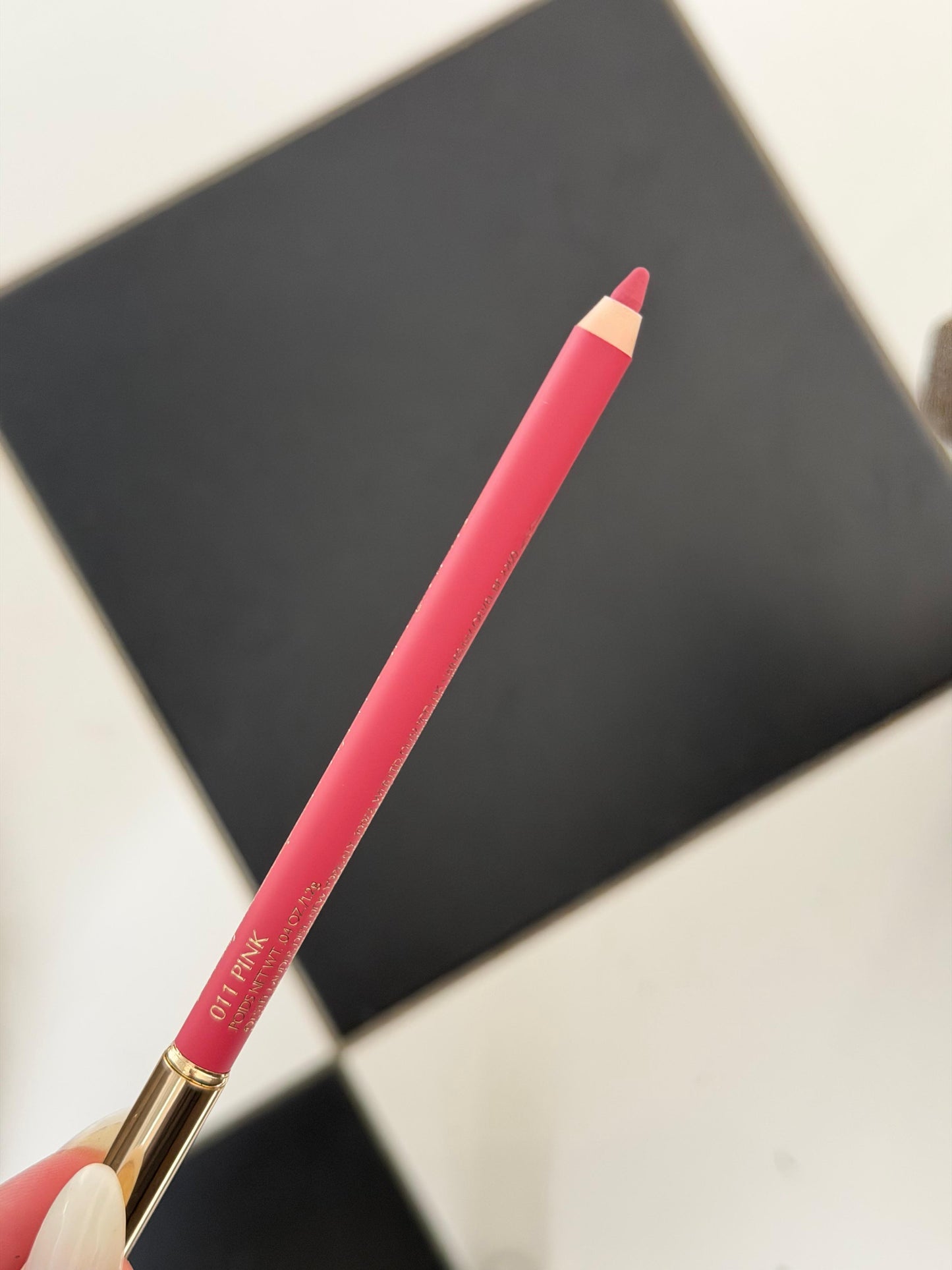 ESTÉE LAUDER Double Wear
24H Stay-in-Place Lip Liner (011)
Oil-Infused, Transfer-Resistant Wear
