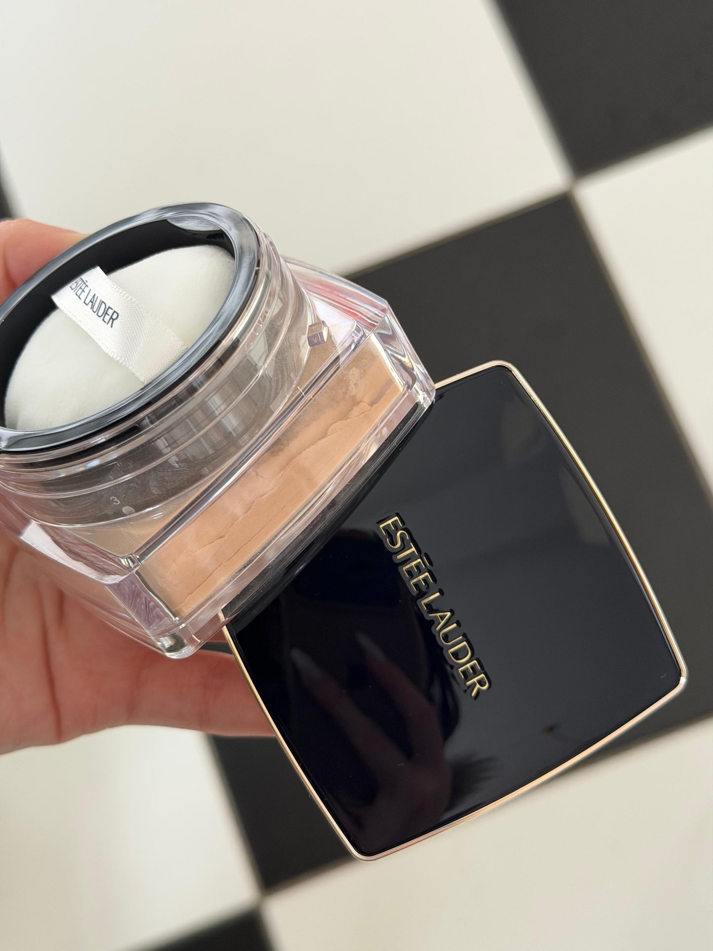 ESTÉE LAUDER Double Wear
Sheer Flattery Loose Powder - Light Medium Matte