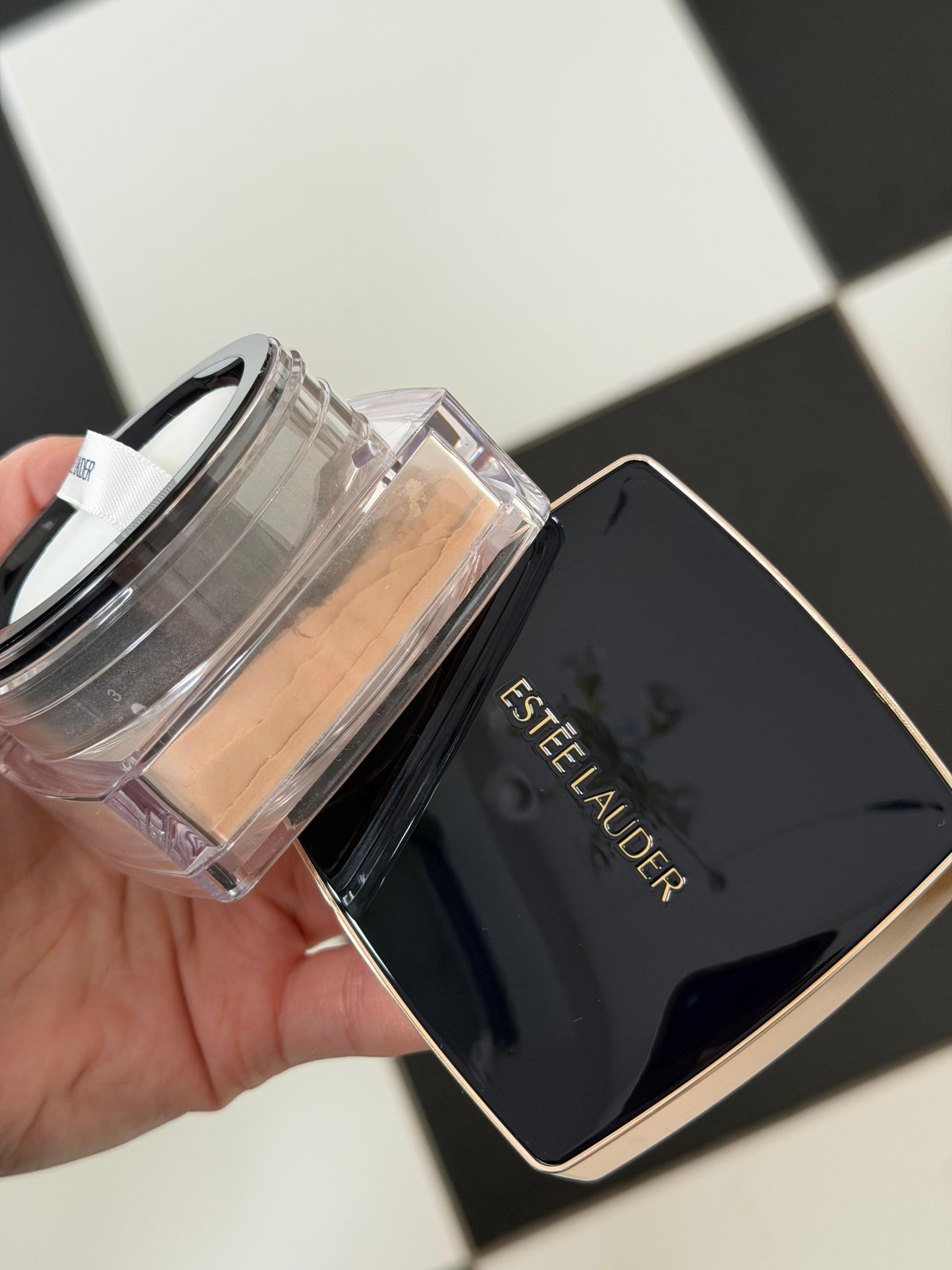 ESTÉE LAUDER Double Wear
Sheer Flattery Loose Powder - Light Medium Matte