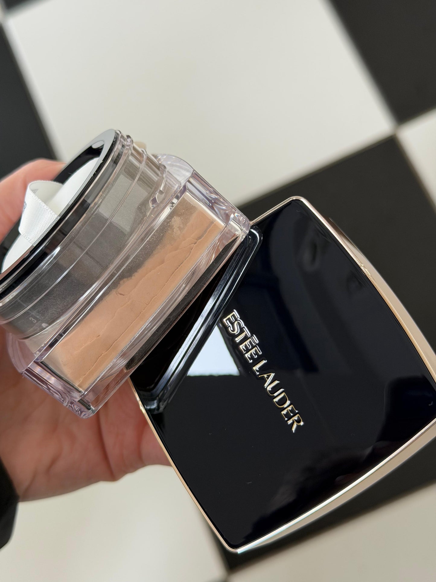 ESTÉE LAUDER Double Wear
Sheer Flattery Loose Powder - Light Medium Matte