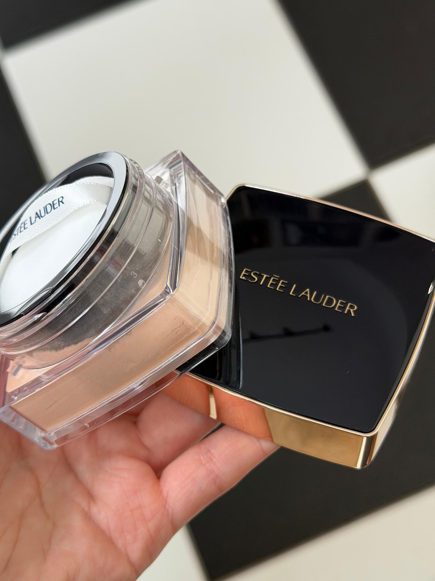 ESTÉE LAUDER Double Wear
Sheer Flattery Loose Powder - Light Medium Matte