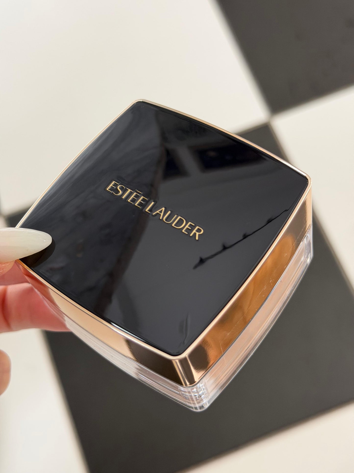ESTÉE LAUDER Double Wear
Sheer Flattery Loose Powder - Light Medium Matte