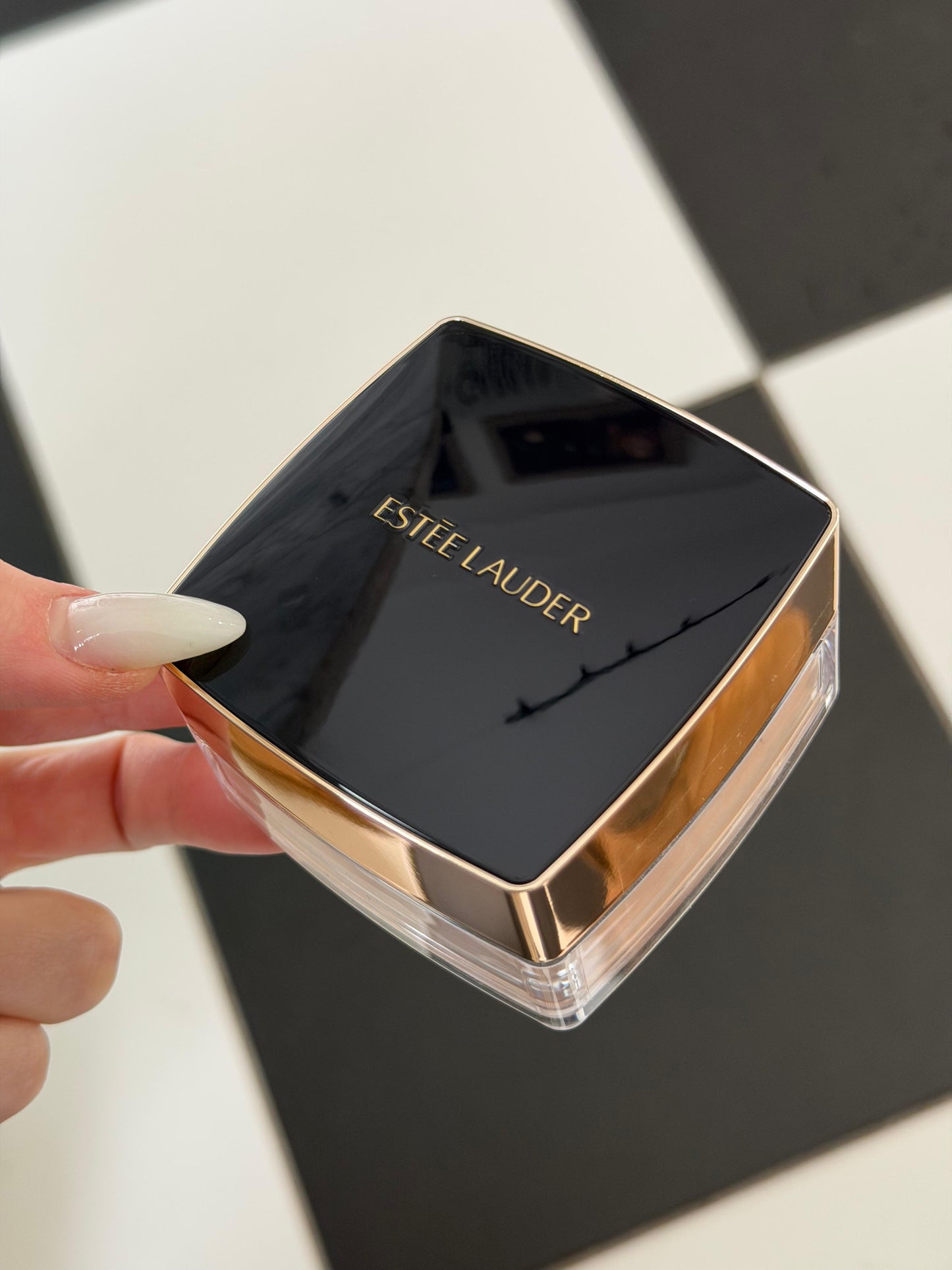 ESTÉE LAUDER Double Wear
Sheer Flattery Loose Powder - Light Medium Matte