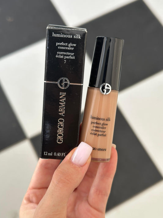 ARMANI Luminous Silk Hydrating & Brightening Concealer (7)