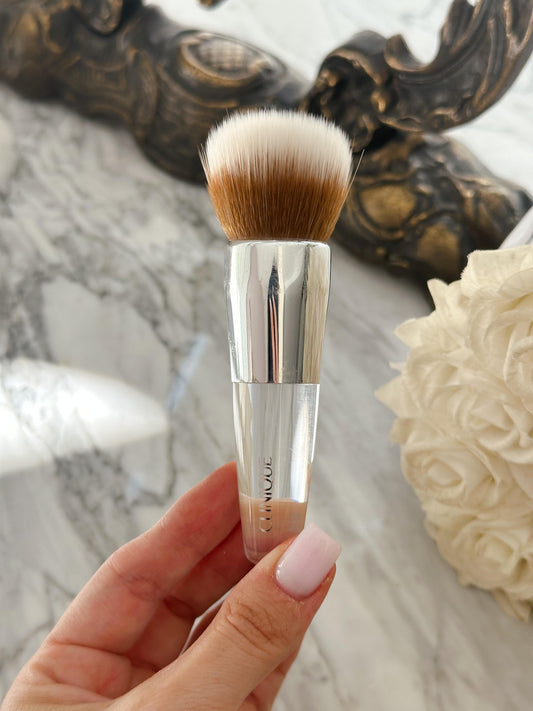 CLINIQUE Foundation Buff Brush
