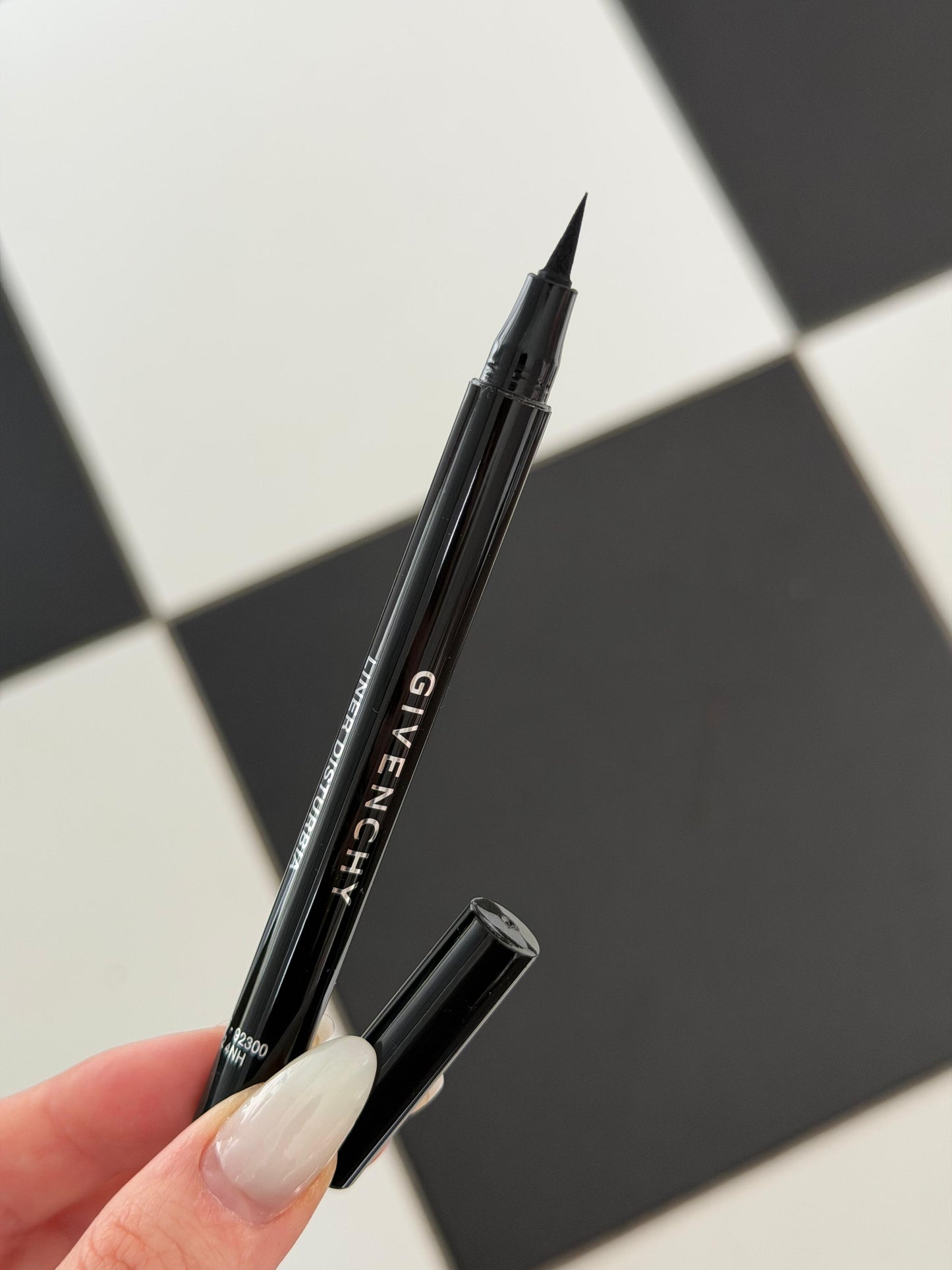 GIVENCHY Liner Disturbia
Precision Felt-Tip Eyeliner - Intense Black