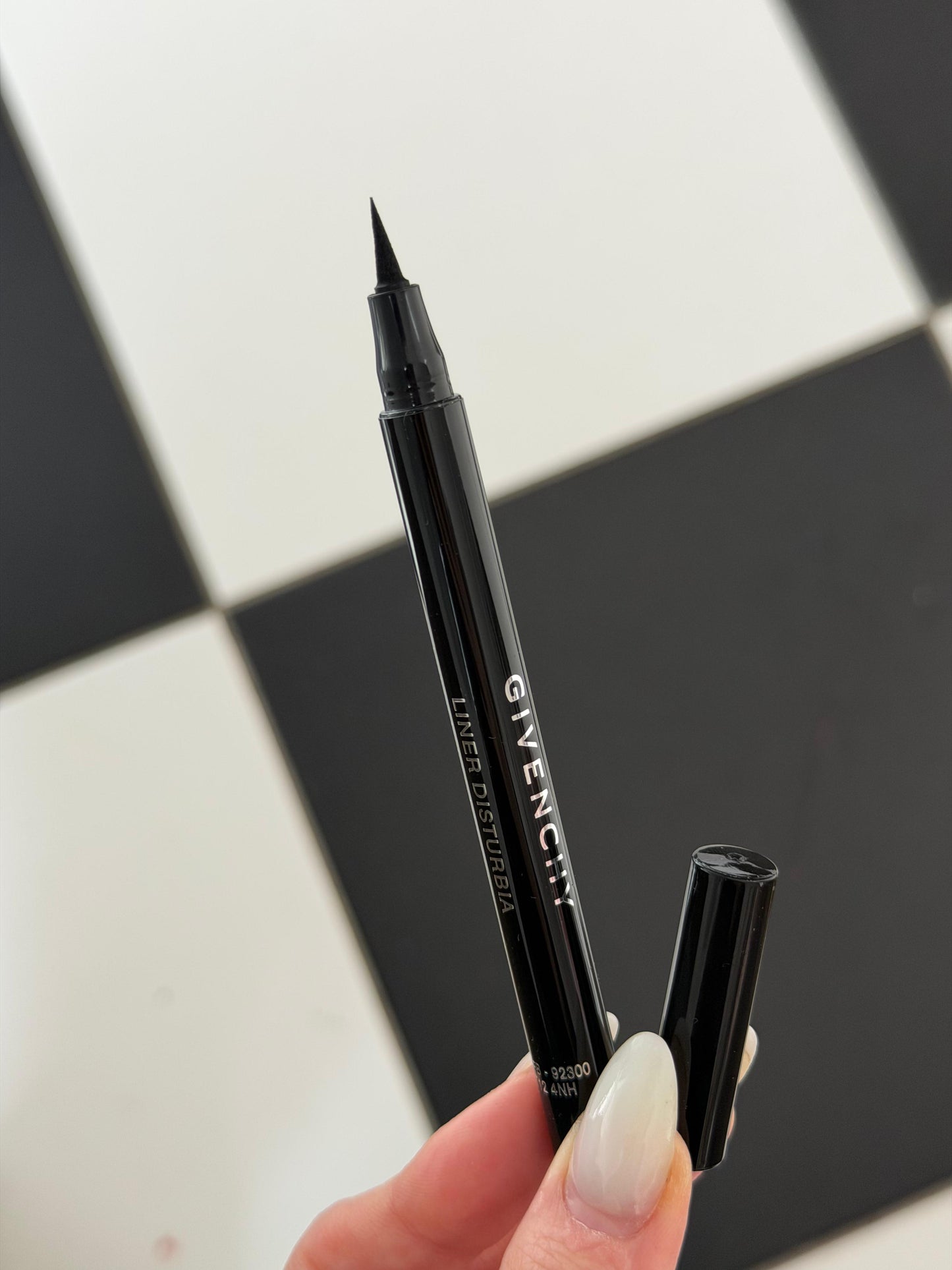 GIVENCHY Liner Disturbia
Precision Felt-Tip Eyeliner - Intense Black