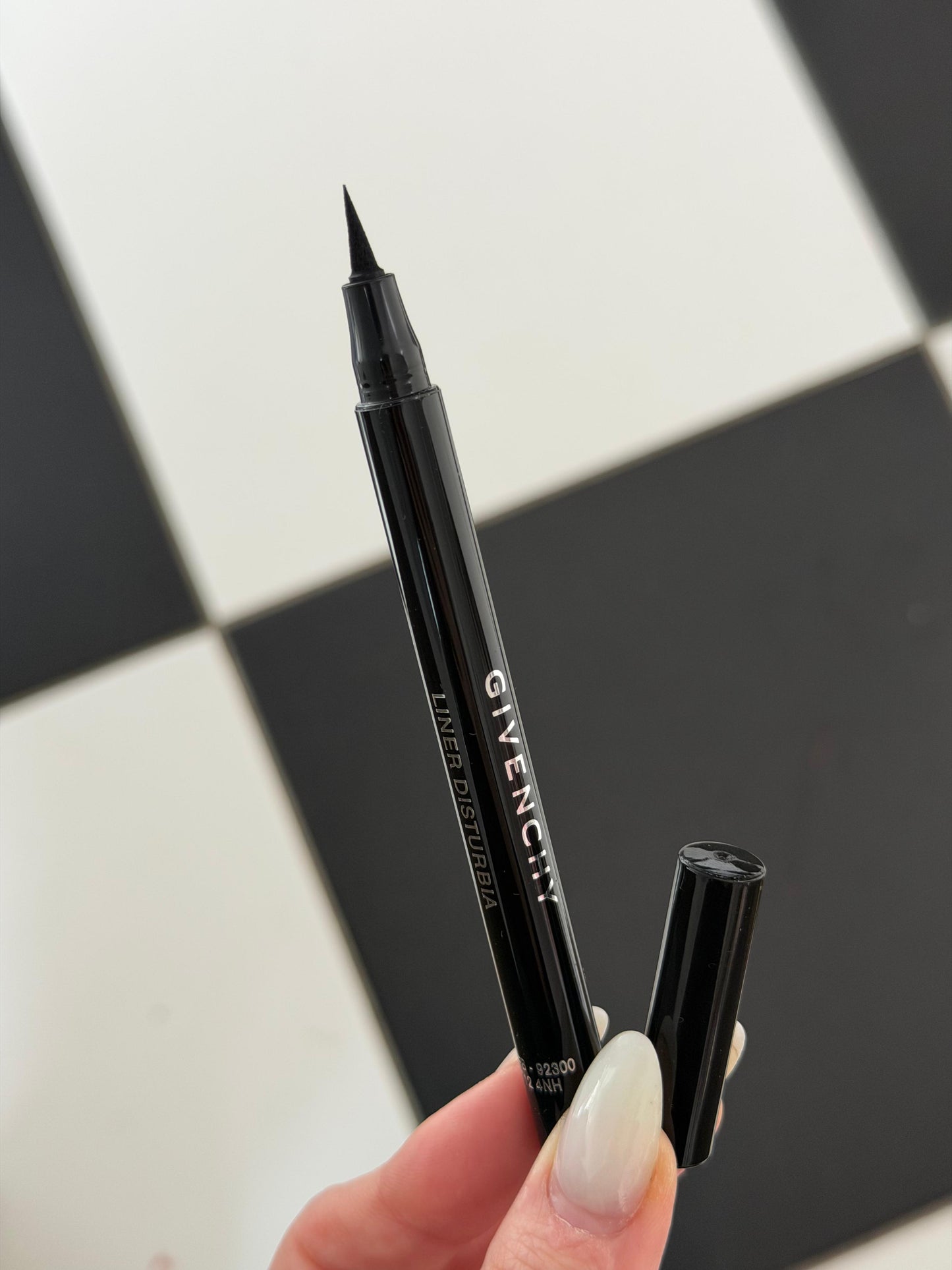 GIVENCHY Liner Disturbia
Precision Felt-Tip Eyeliner - Intense Black