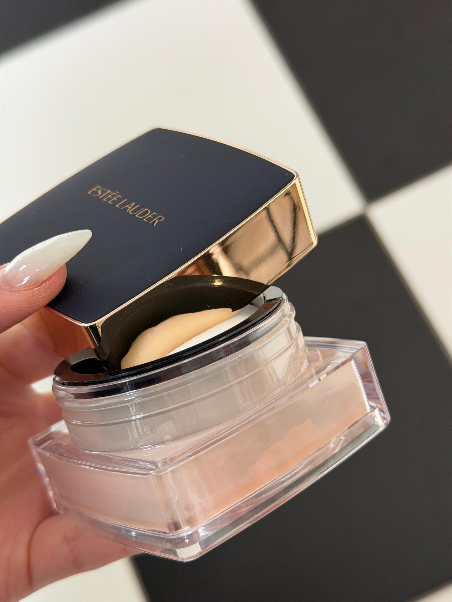 ESTÉE LAUDER Double Wear
Sheer Flattery Loose Powder - Transculent Soft Glow