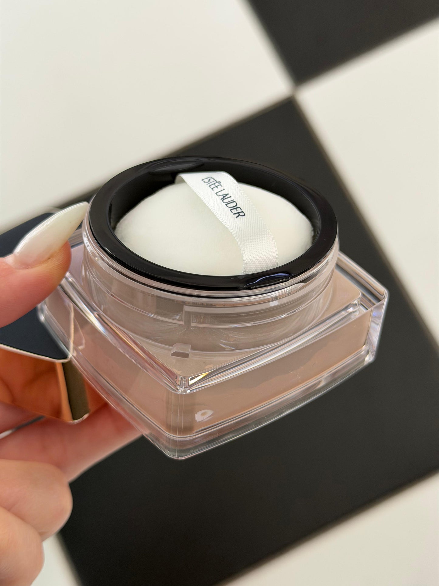 ESTÉE LAUDER Double Wear
Sheer Flattery Loose Powder - Transculent Soft Glow