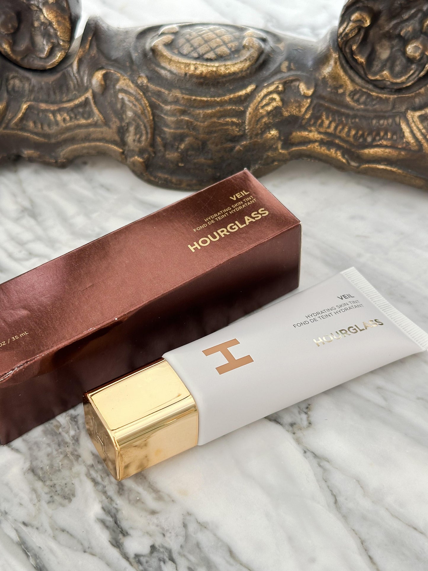 HOURGLASS Veil Hydrating Skin Tint